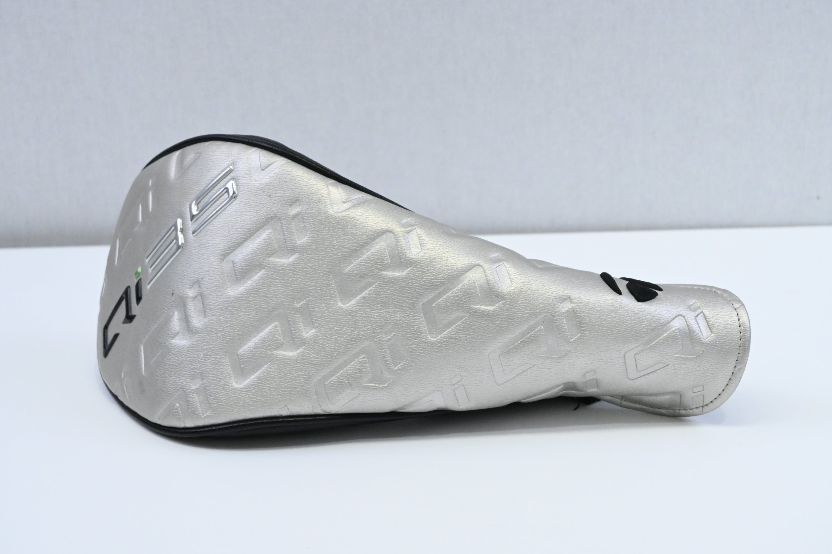 Taylormade Qi35 Max Driver / 10.5 Degree / Regular Flex Fujikura AirSpeeder 50