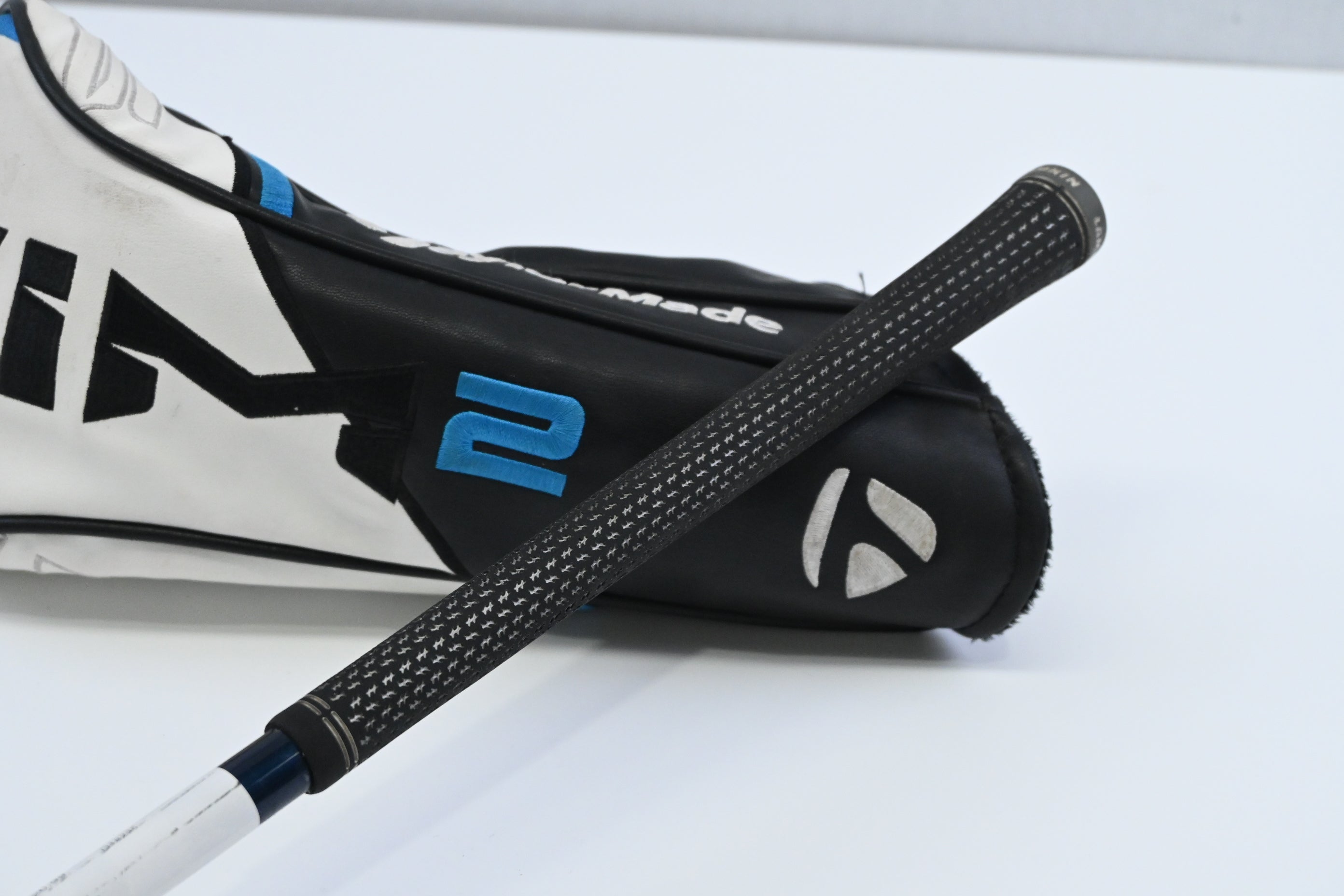 Taylormade SIM2 Max Driver / 9 Degree / Stiff Flex Fujikura Ventus Blue 5 Shaft