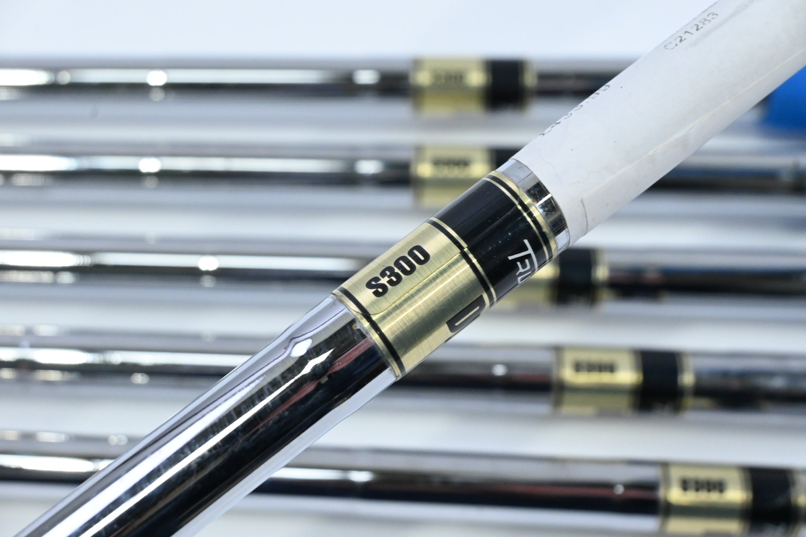 Mizuno Pro 221 Irons / 5-PW / Stiff Flex Dynamic Gold S300 Shafts