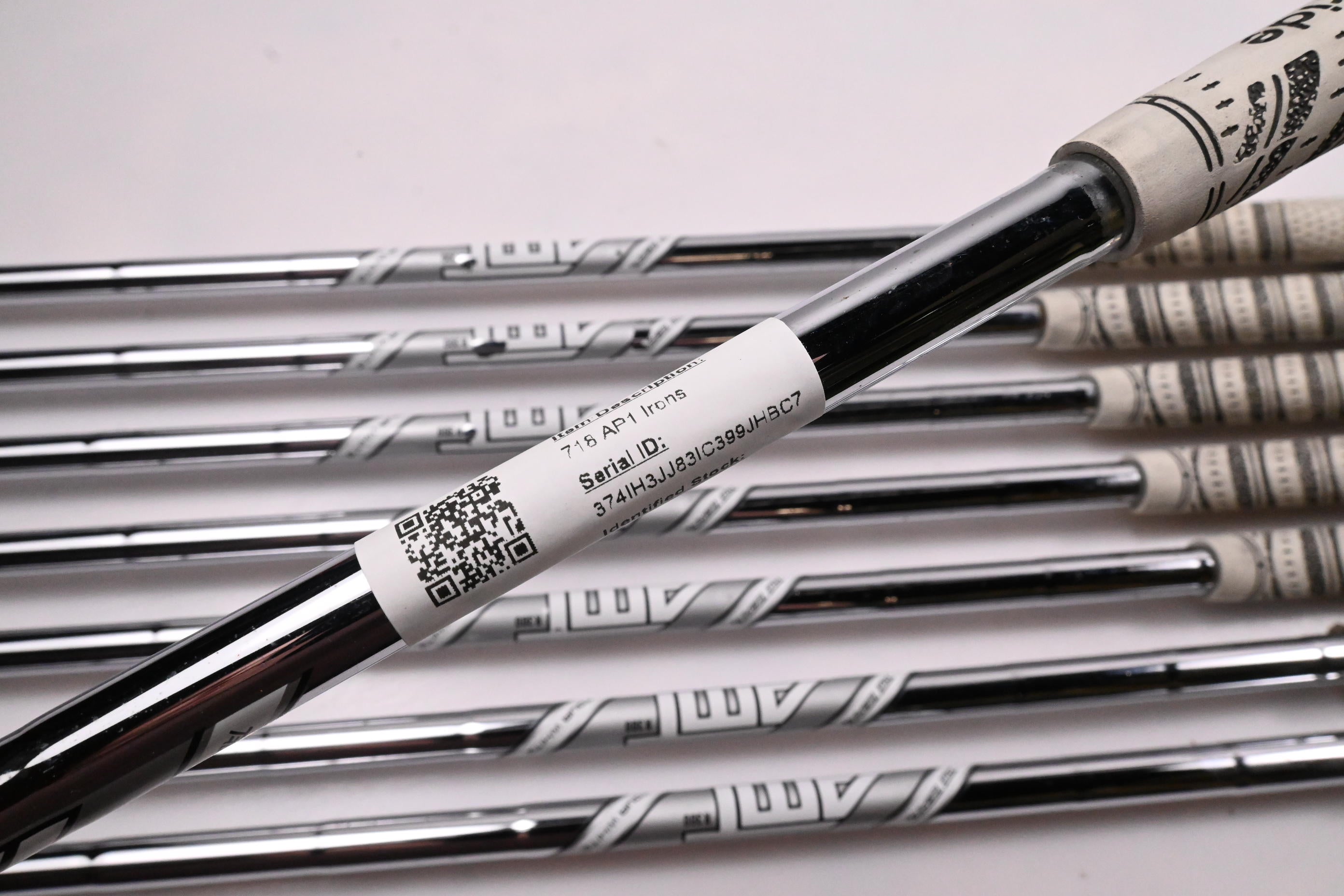 Titleist 718 AP1 Irons / 4-PW+48° / Regular Flex AMT Tour White R300 Shafts