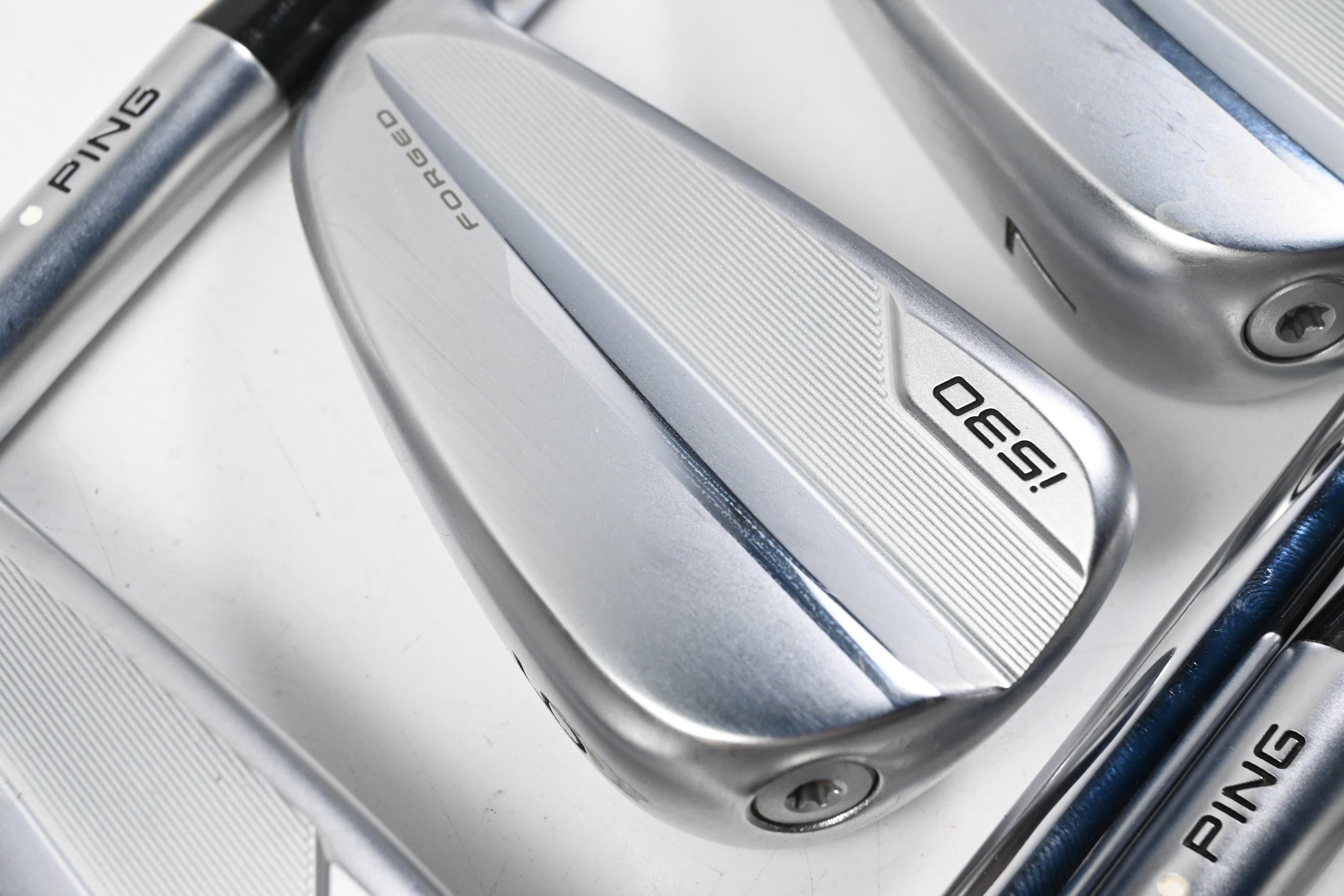 Ping i530 Irons / 5-PW+GW / White Dot / Regular Flex Elevate MPH 95 Shafts