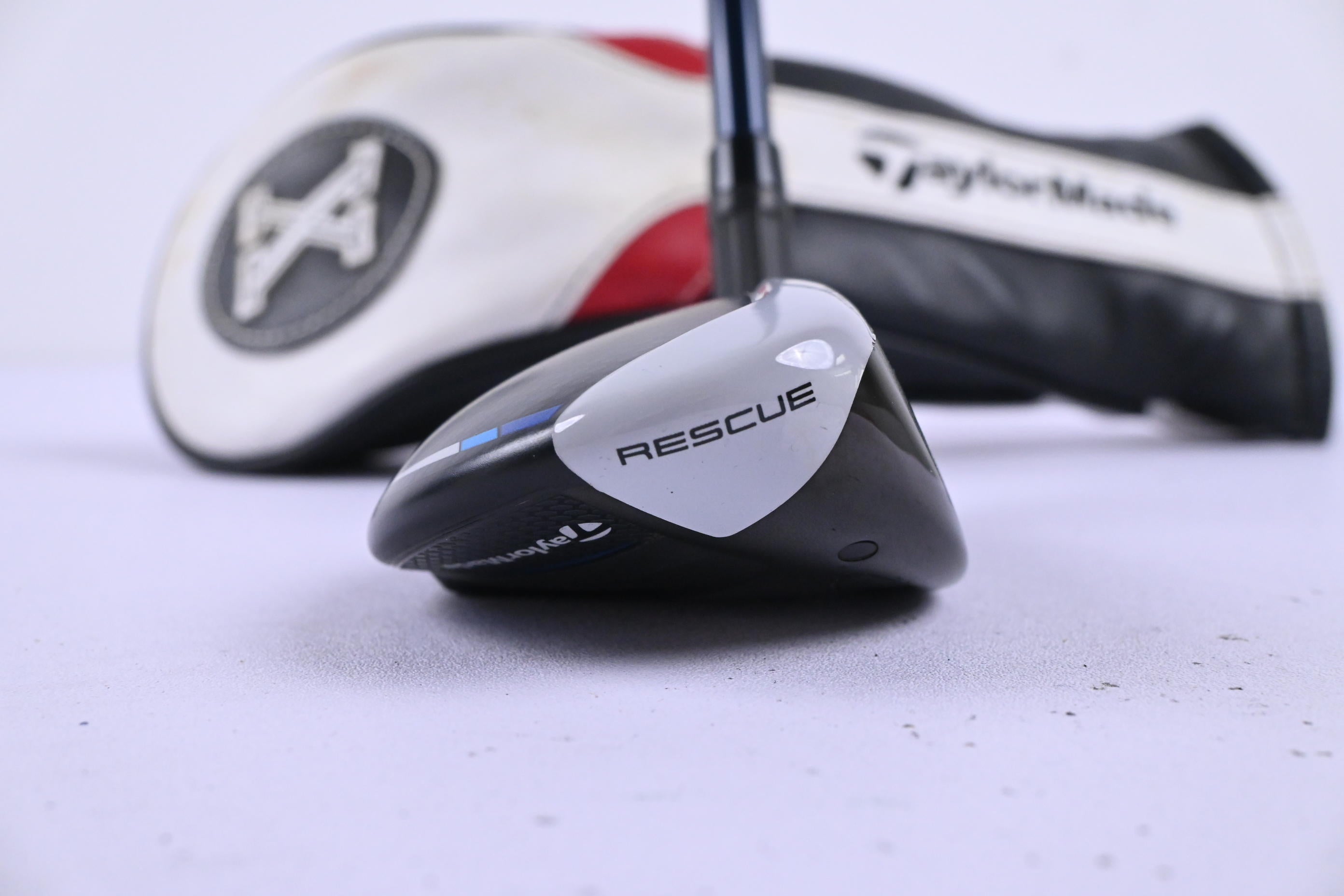 Taylormade SIM2 Max #4 Hybrid / 22 Degree / Regular Flex Fujikura Ventus Blue 6