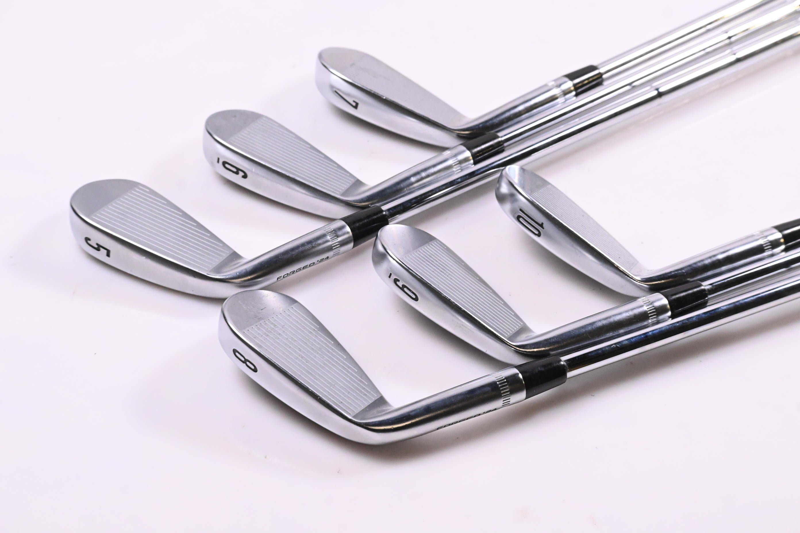 Callaway Apex CB 24 Irons / 5-PW / Stiff Flex Dynamic Gold Mid 115 S300 Shafts