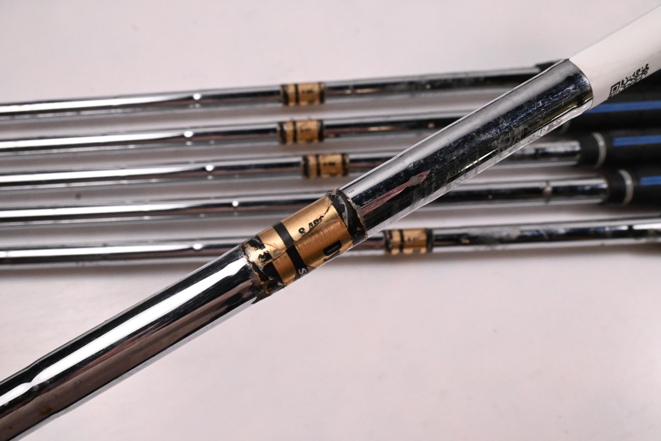Titleist DCI 990 Irons / 5-PW / Stiff Flex Dynamic Gold SensiCore S400 Shafts