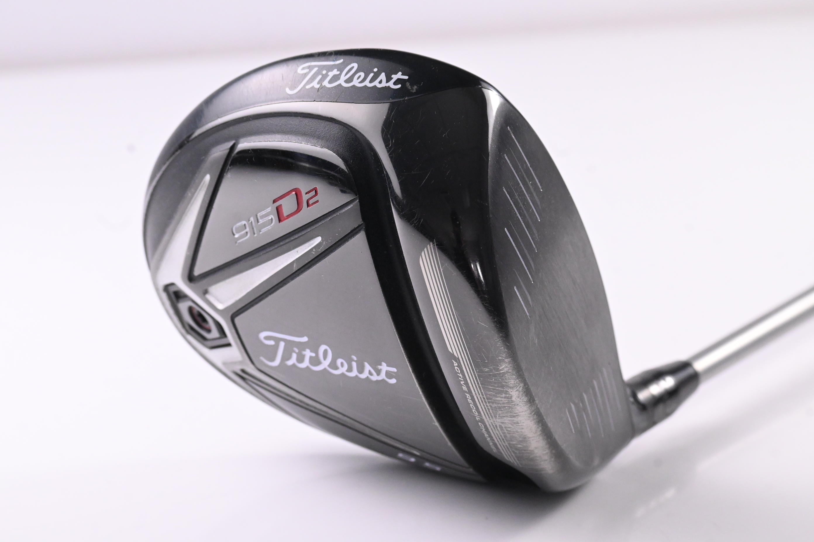 Titleist 915 D2 Driver / 9.5 Degree / Regular Flex Diamana M+ Red 50 Shaft