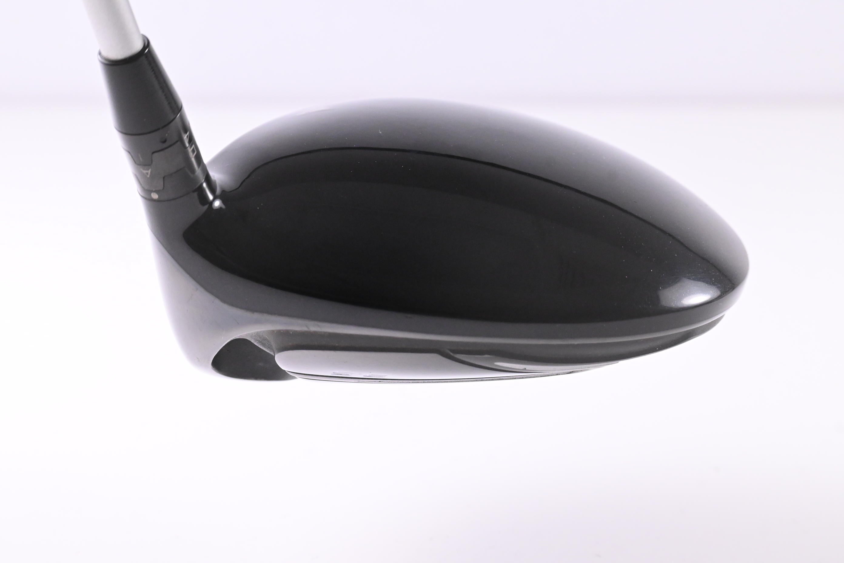 Titleist 915 D2 Driver / 9.5 Degree / Stiff Flex Diamana Red Board M Plus 50