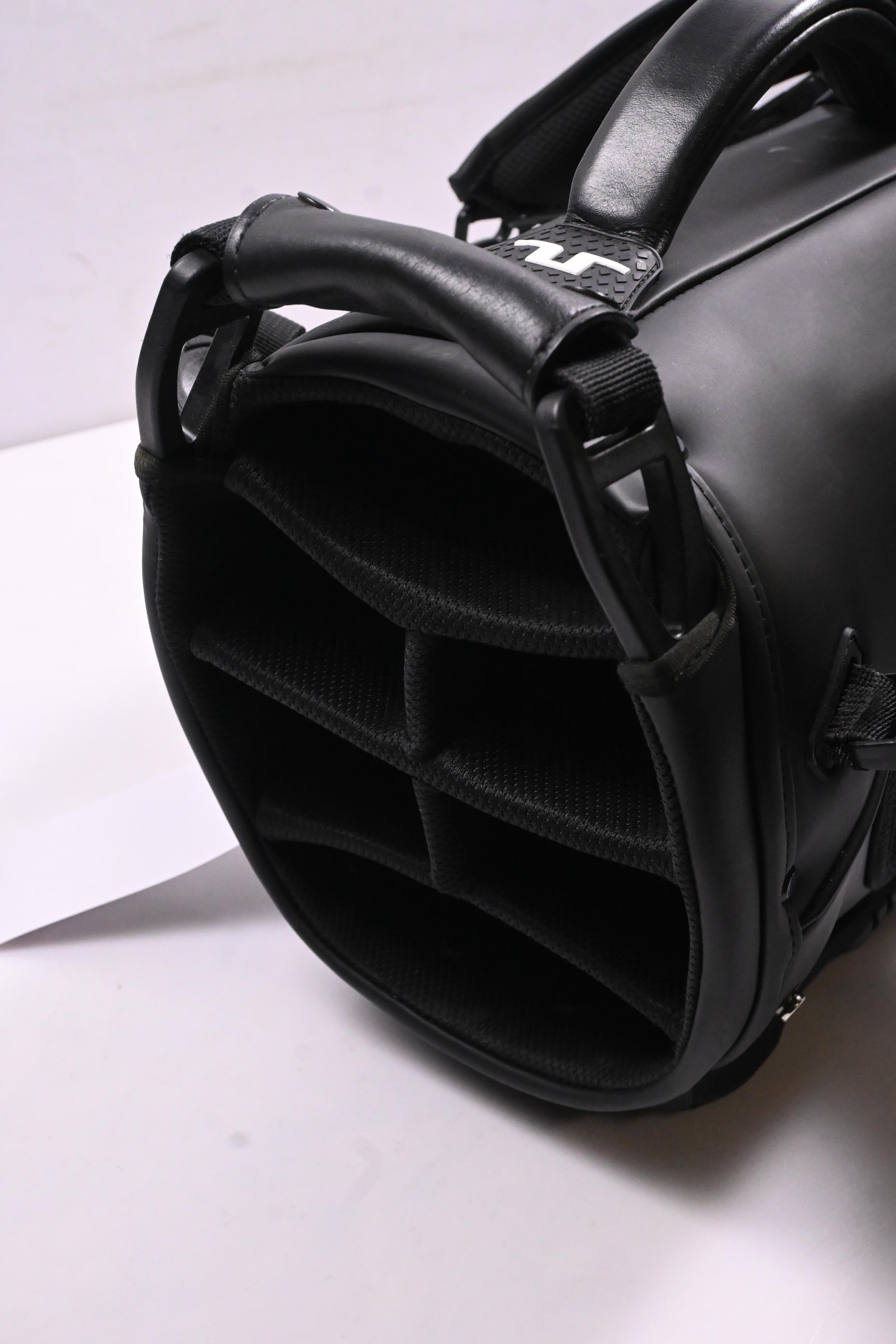 J Lindeberg x Vessel Stand Bag / 6-Way Divider / Black, White