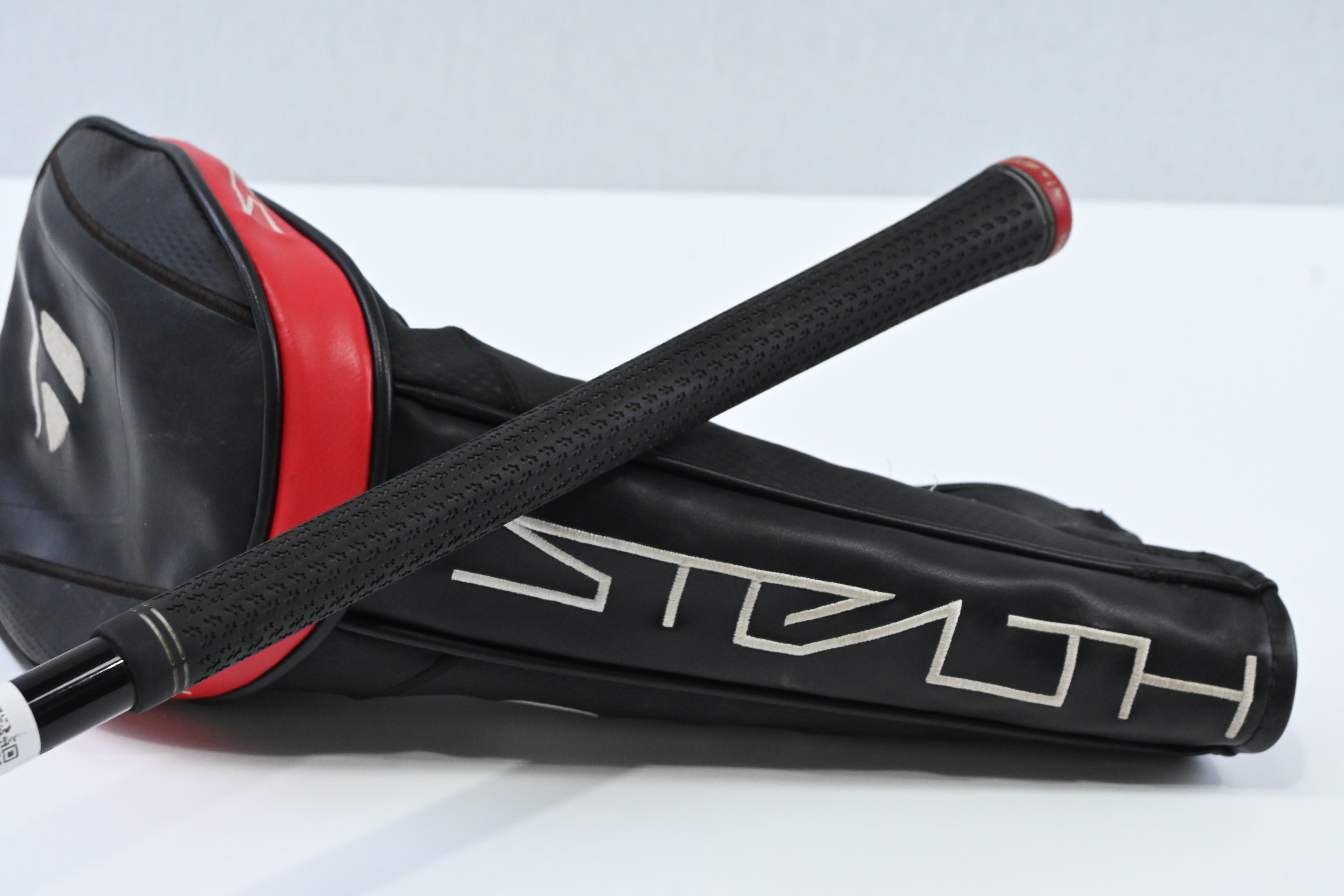 Taylormade Stealth HD Driver / 10.5 Degree / Regular Flex Fujikura Ventus Red 5