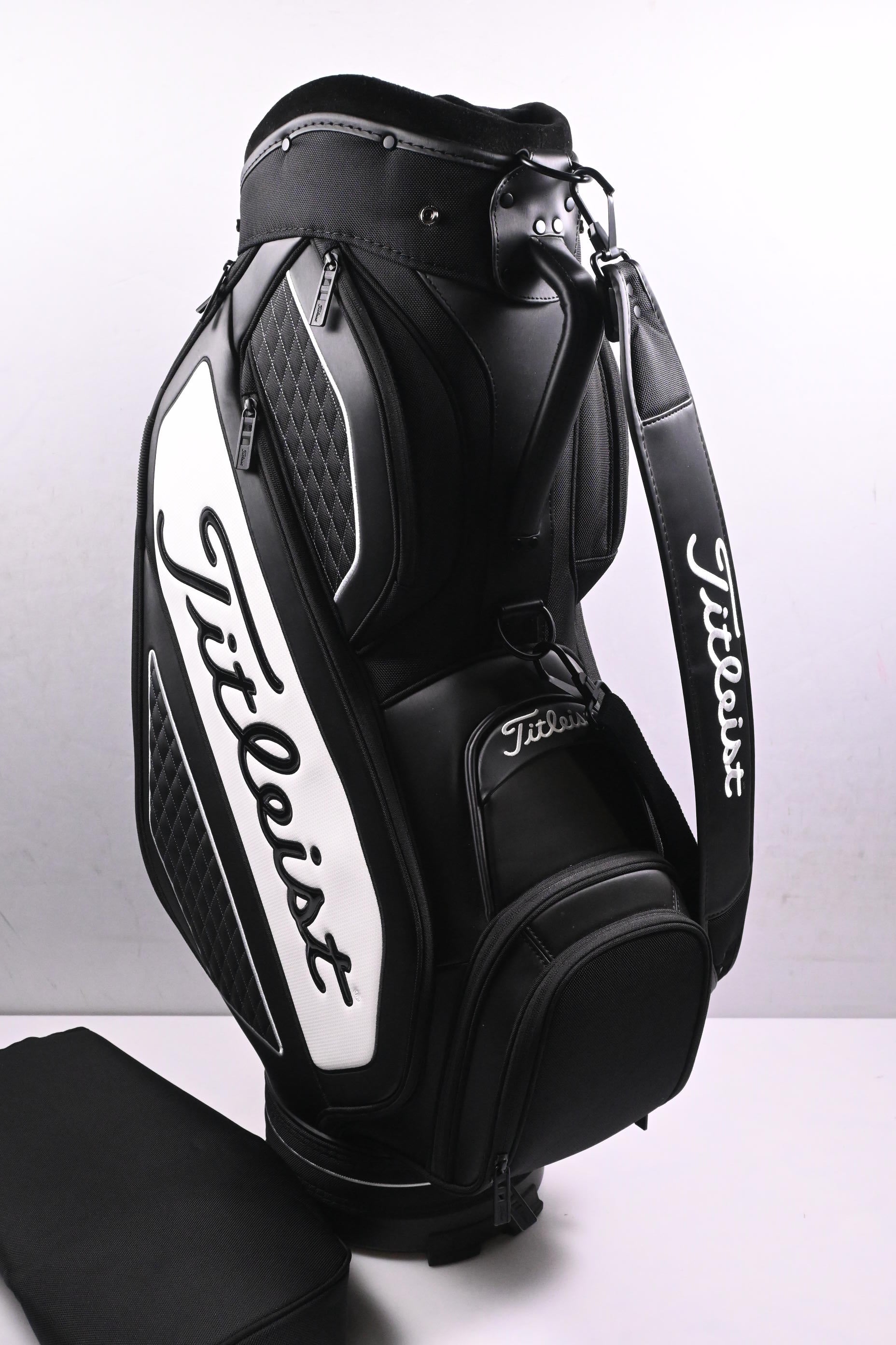 Titleist Midsize Tour Bag / 6-Way Divider / Black, White