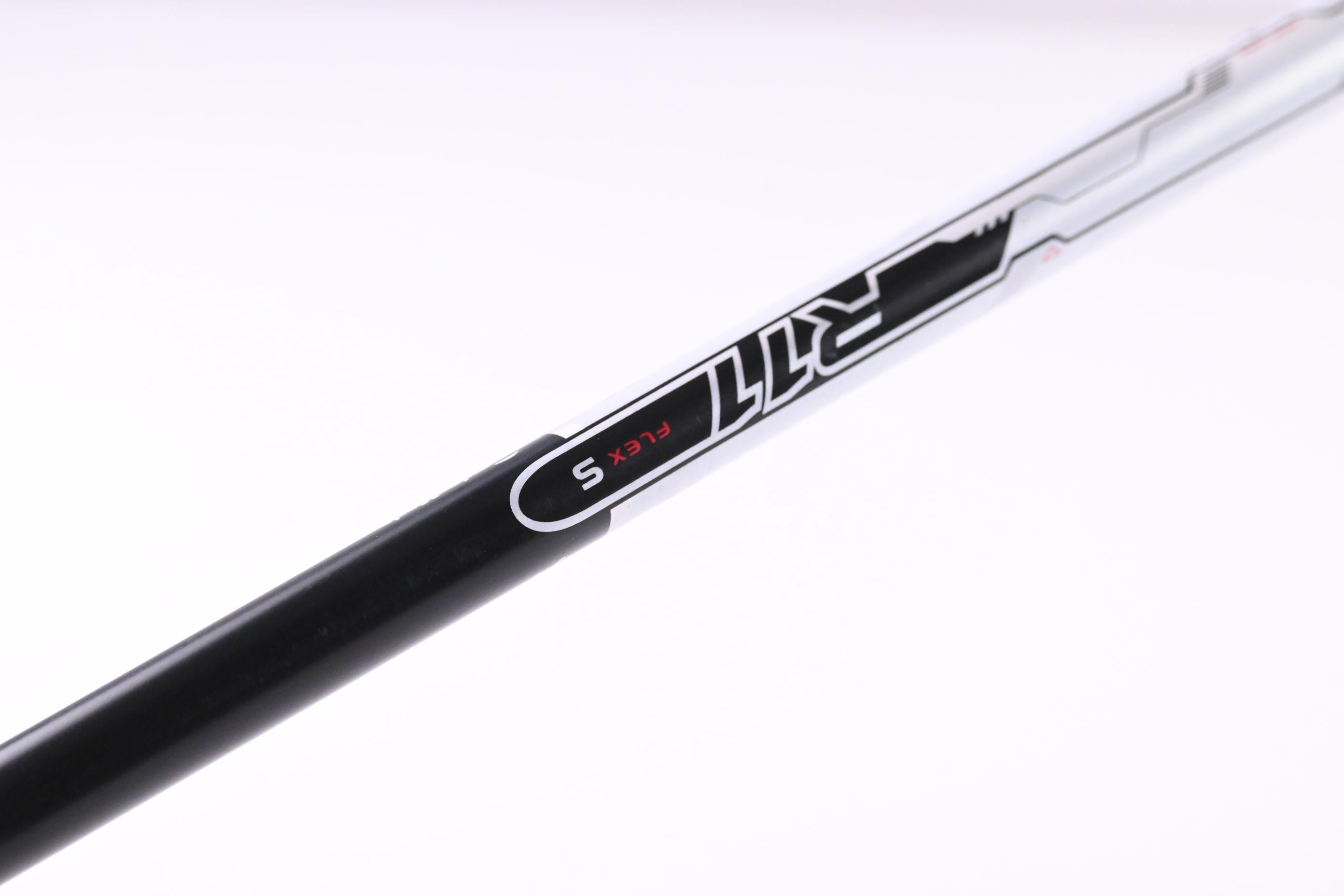Taylormade R11 Driver / 9 Degree / Stiff Flex Fujikura Blur 60 Shaft