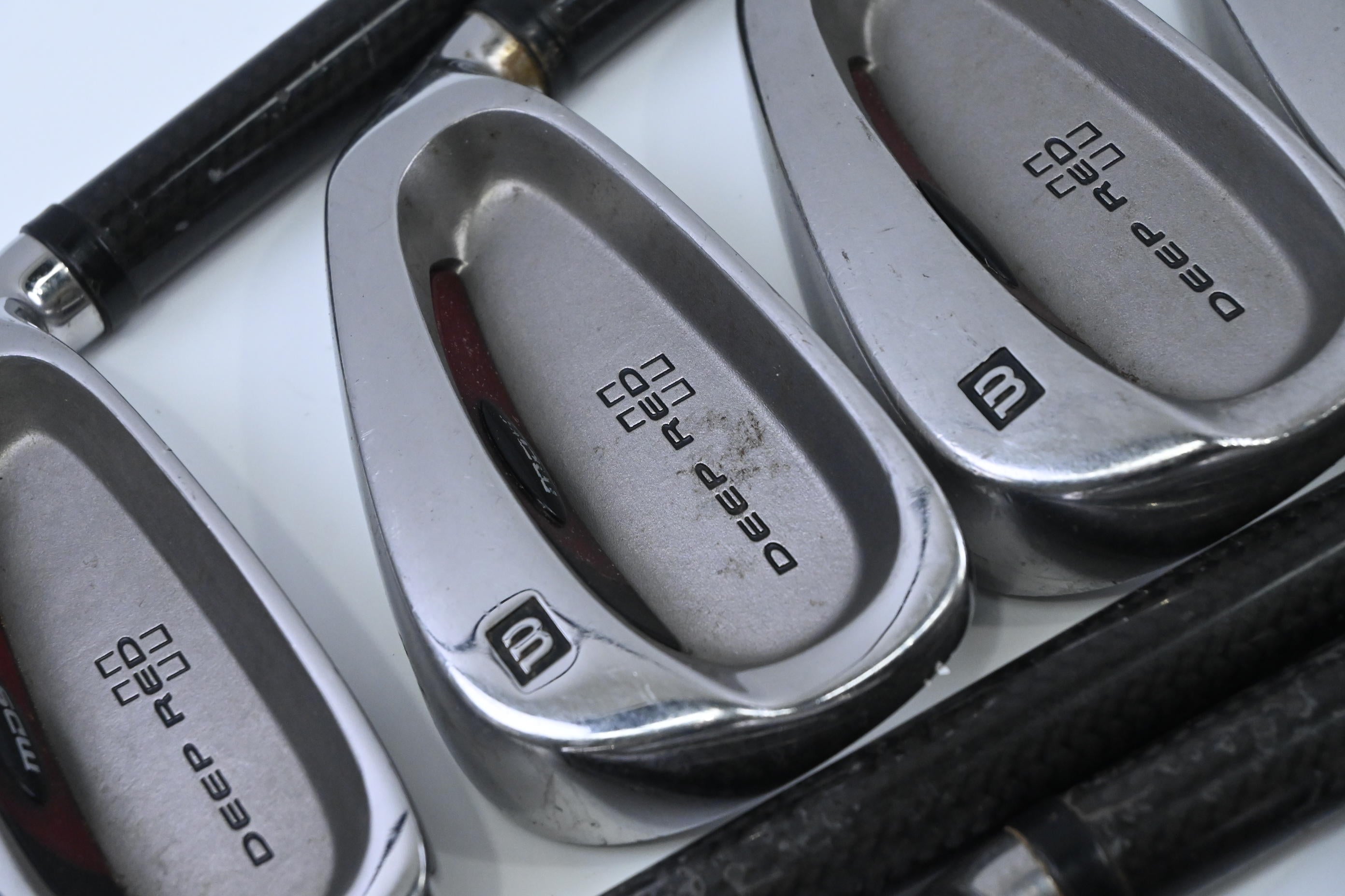 Wilson Deep Red Irons / 3-PW+GW+SW / Regular Flex Wilson Tri-Ply .535 Shafts