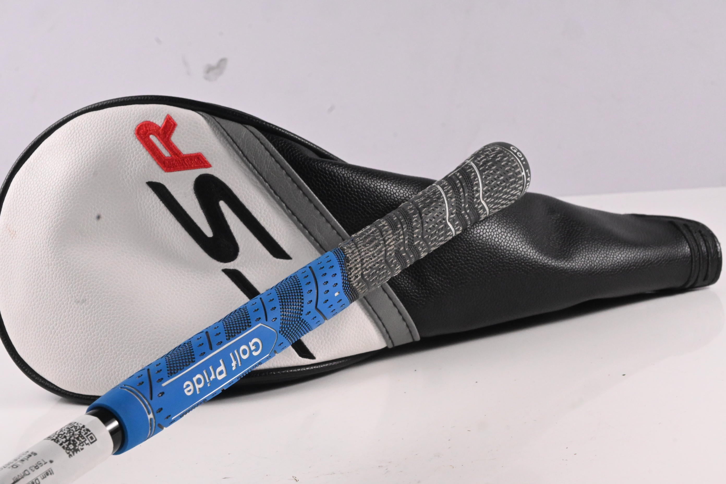 Titleist TSR3 Driver / 10 Degree / Stiff Flex HZRDUS Smoke Black RDX 60 Shaft