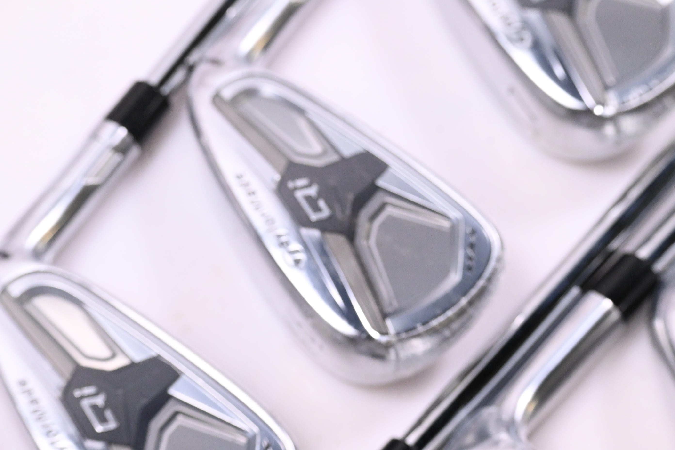 Taylormade Qi Max Irons / 5-PW+SW / Regular Flex KBS MAX MT 85 Shafts