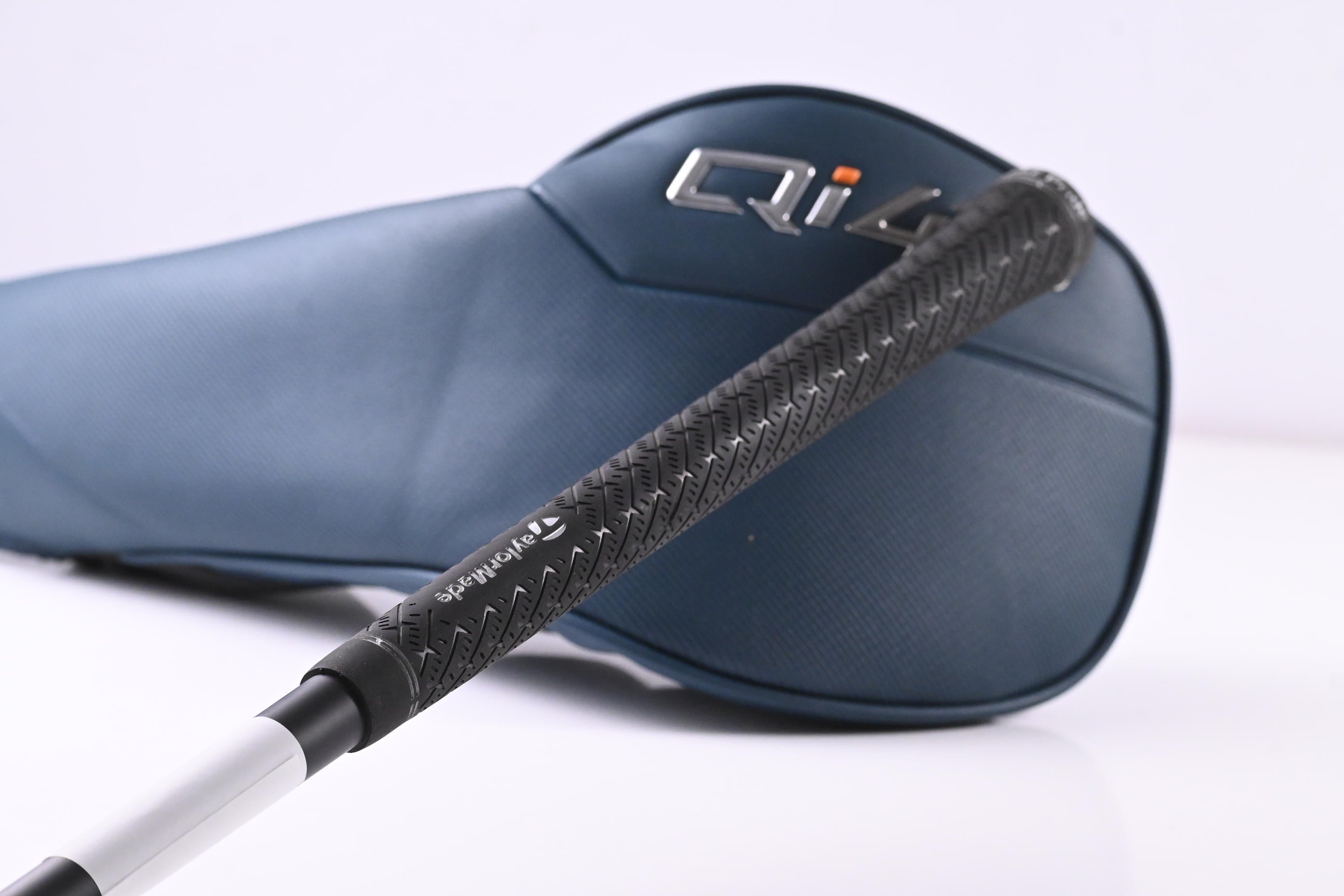 Taylormade Qi4D Driver / 10.5 Degree / Regular Flex Reax Blue 50 Shaft