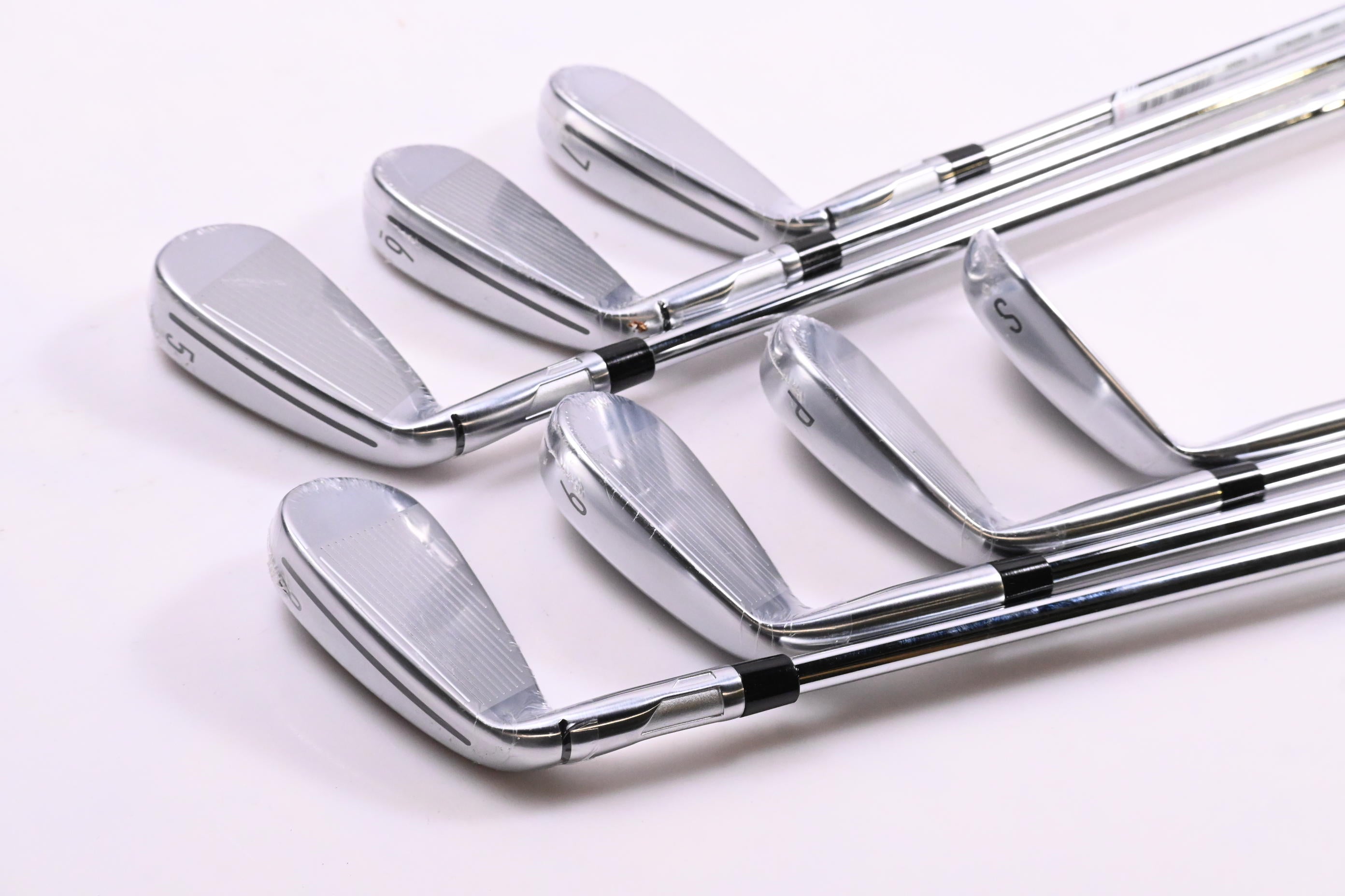Taylormade Qi Max Irons / 5-PW+SW / Regular Flex KBS MAX MT 85 Shafts