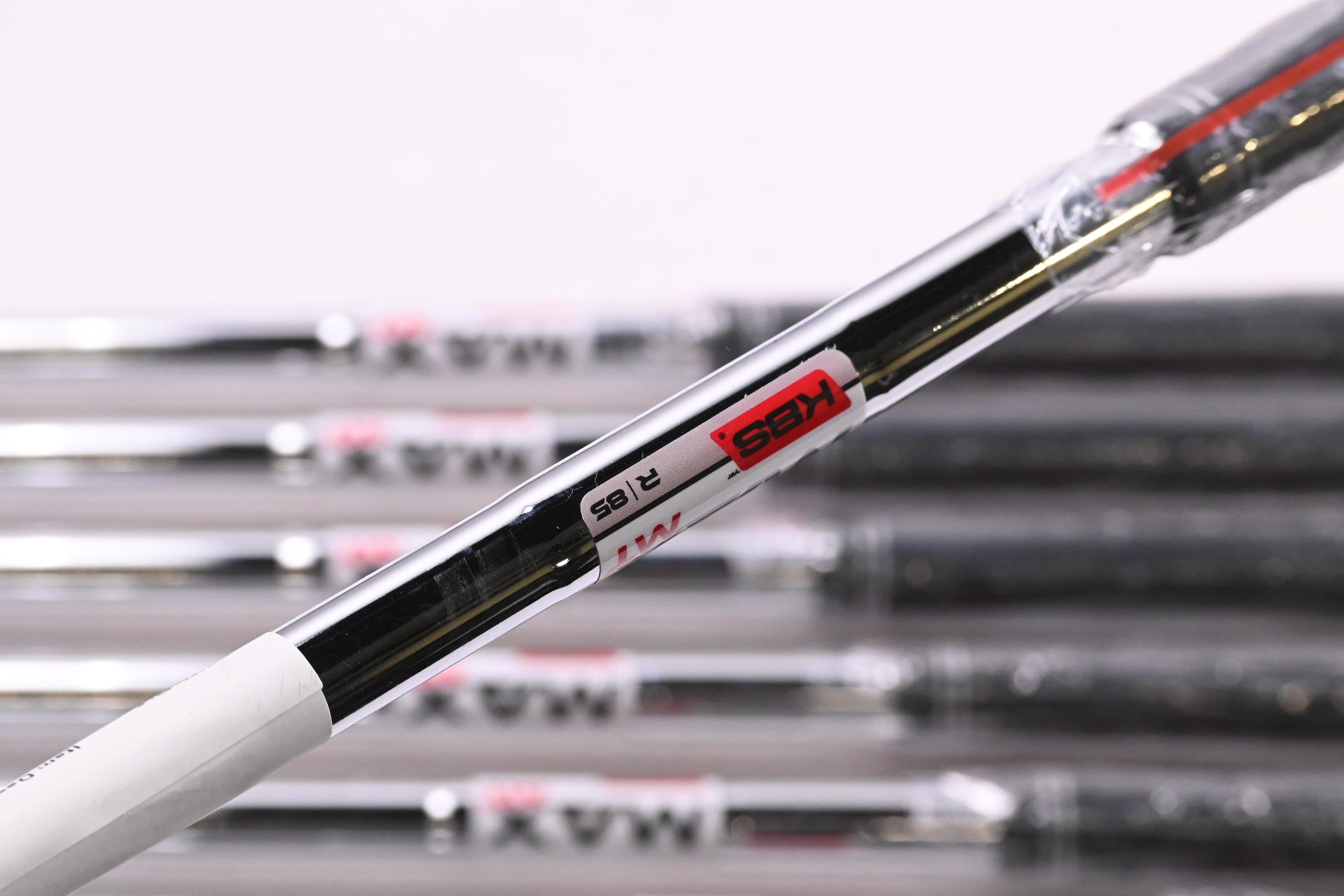 Taylormade Qi Max Irons / 5-PW+SW / Regular Flex KBS MAX MT 85 Shafts