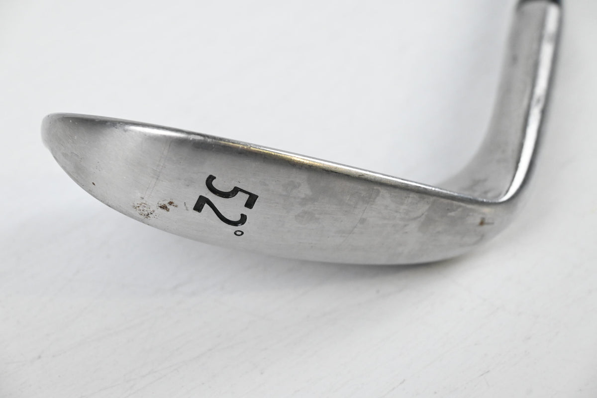 Wilson TW9 Gap Wedge / 52 Degree / Wedge Flex Dynamic Gold Shaft