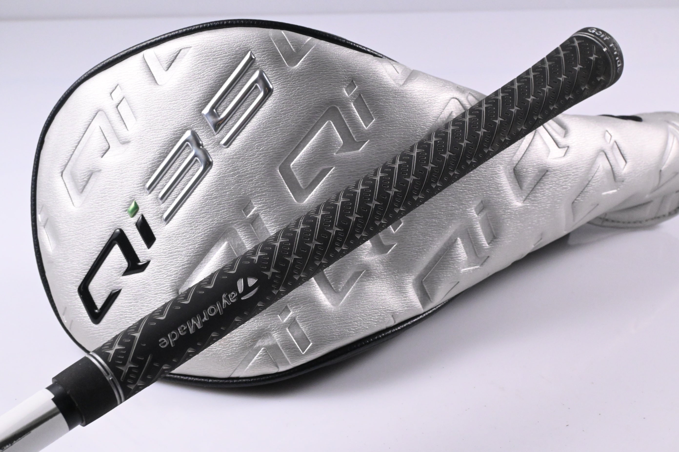 Taylormade Qi35 Driver / 10.5 Degree / Regular Flex Fujikura Air Speeder 50