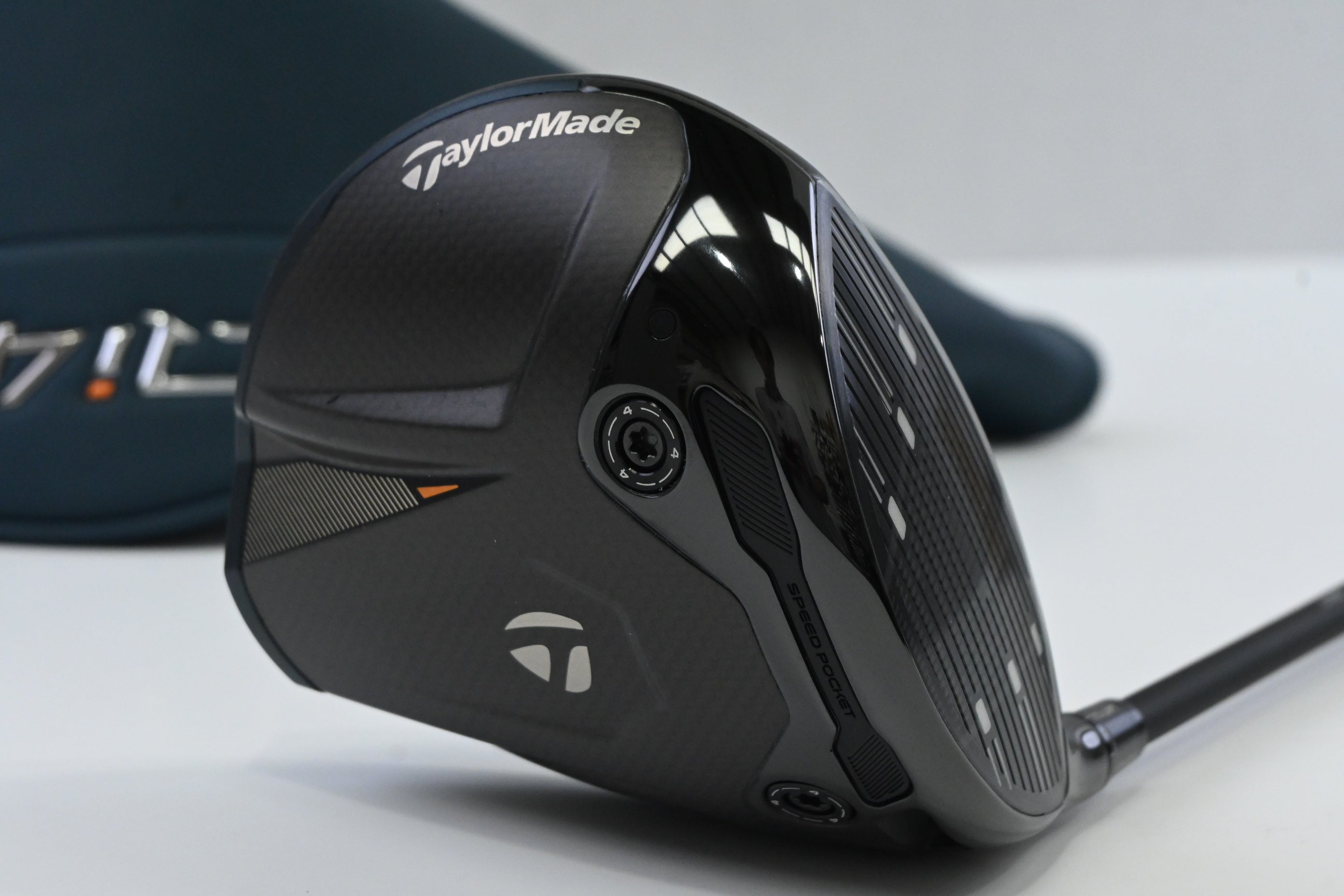Taylormade Qi4D Driver / 9 Degree / Regular Flex Taylormade Reax Blue 50 Shaft