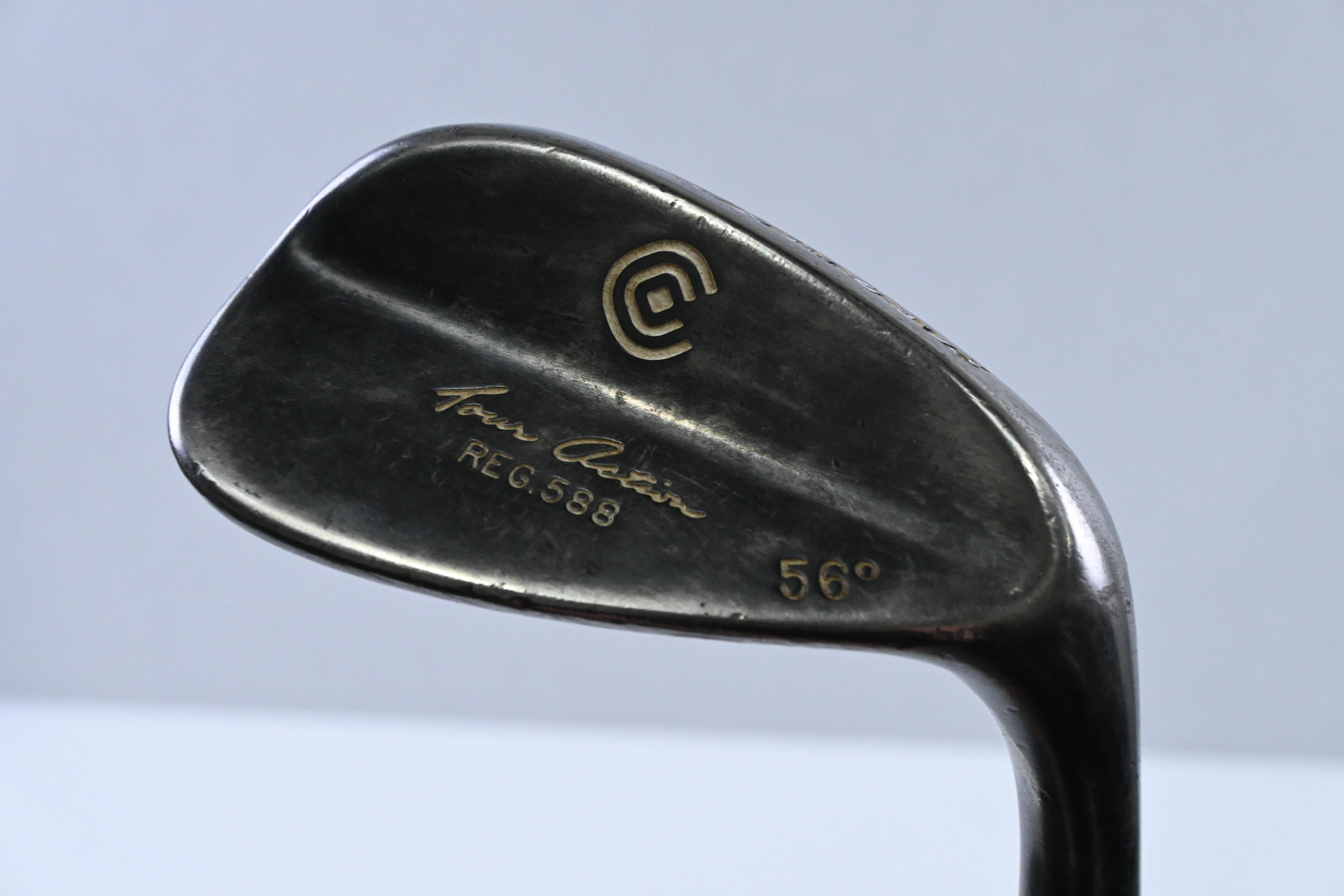 Cleveland 588 Original Sand Wedge / 56 Degree / Stiff Flex Gold Dynamic Shaft