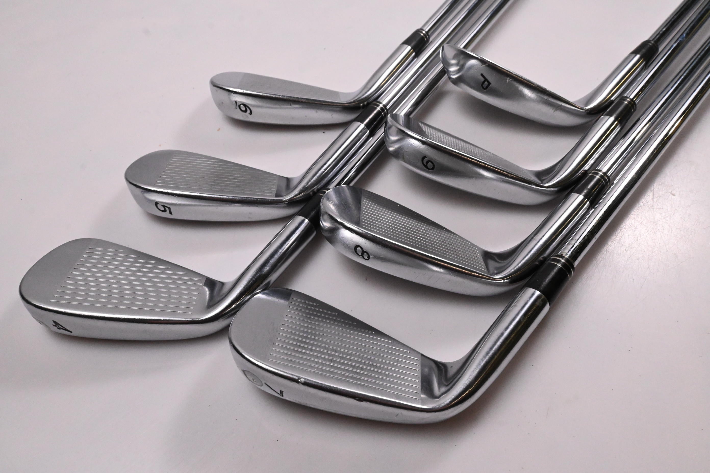 Taylormade Tour Preferred TP 2009 Irons / 4-PW / Regular Flex Dynamic Gold R300