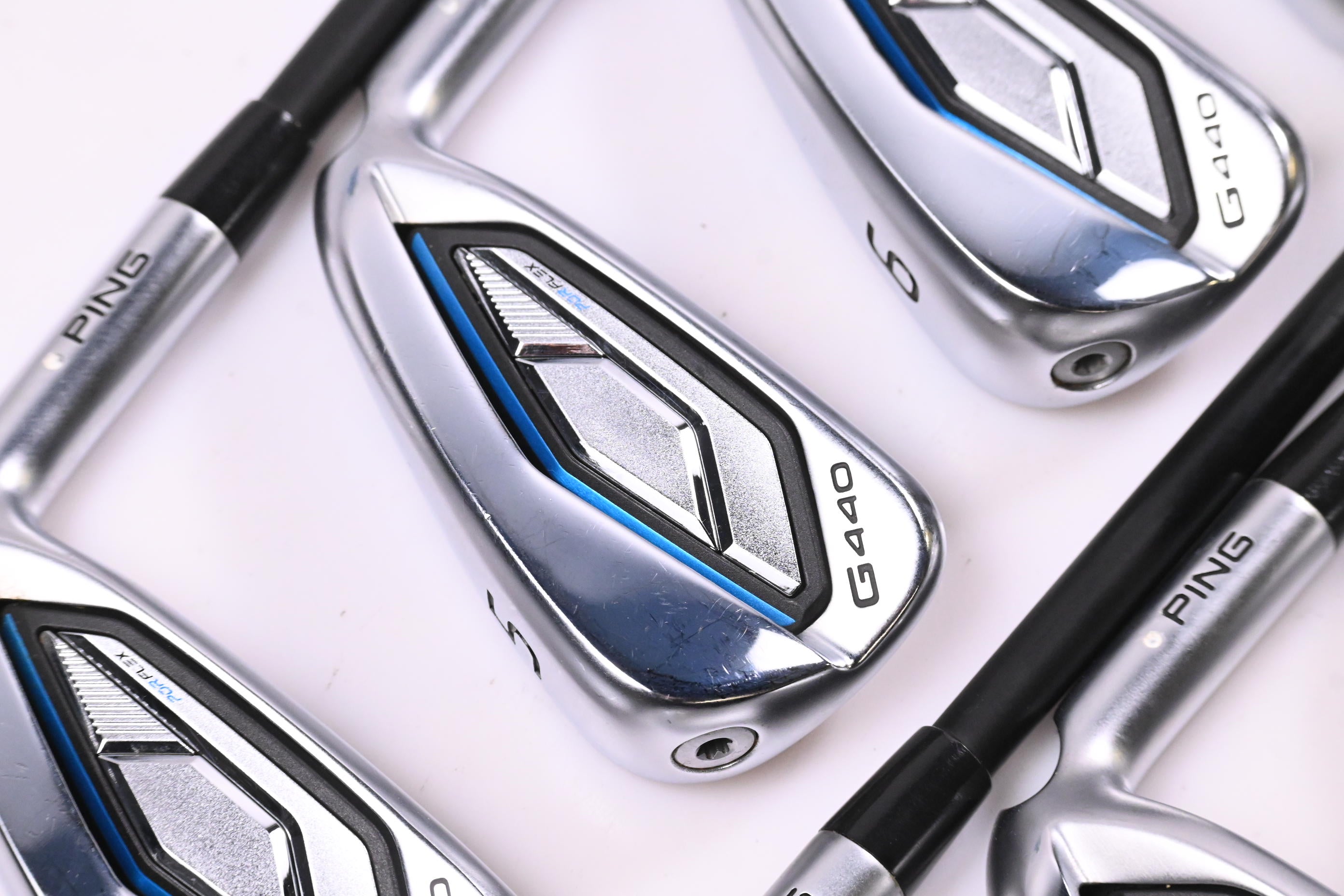 Ping G440 Irons / 4-PW+GW / White Dot / Regular Flex Ping Alta CB Blue Shafts