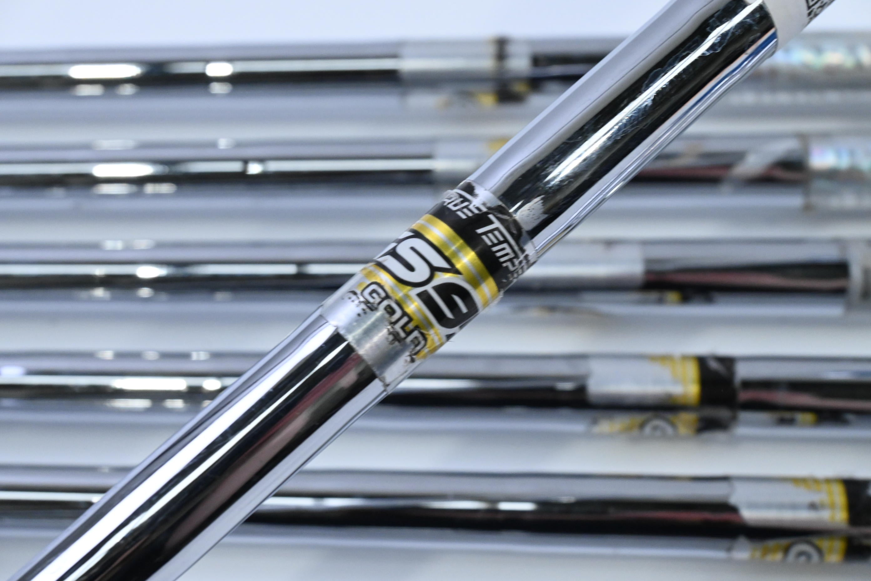 Callaway Legacy Black 2011 Irons / 4-PW / Regular Flex Gold Series 95 Shafts