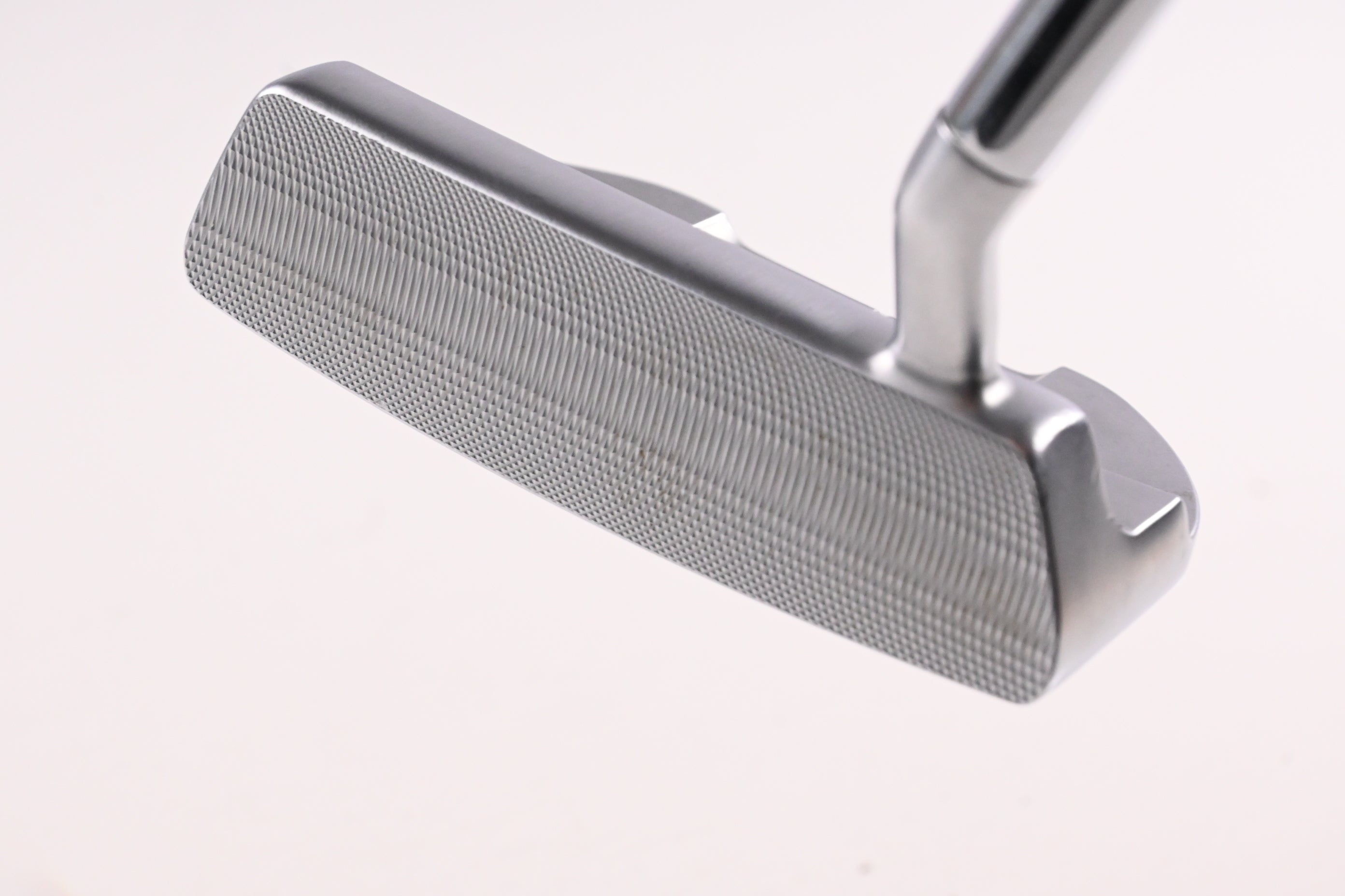 Mizuno M-Craft White Satin V Putter / 34 Inch
