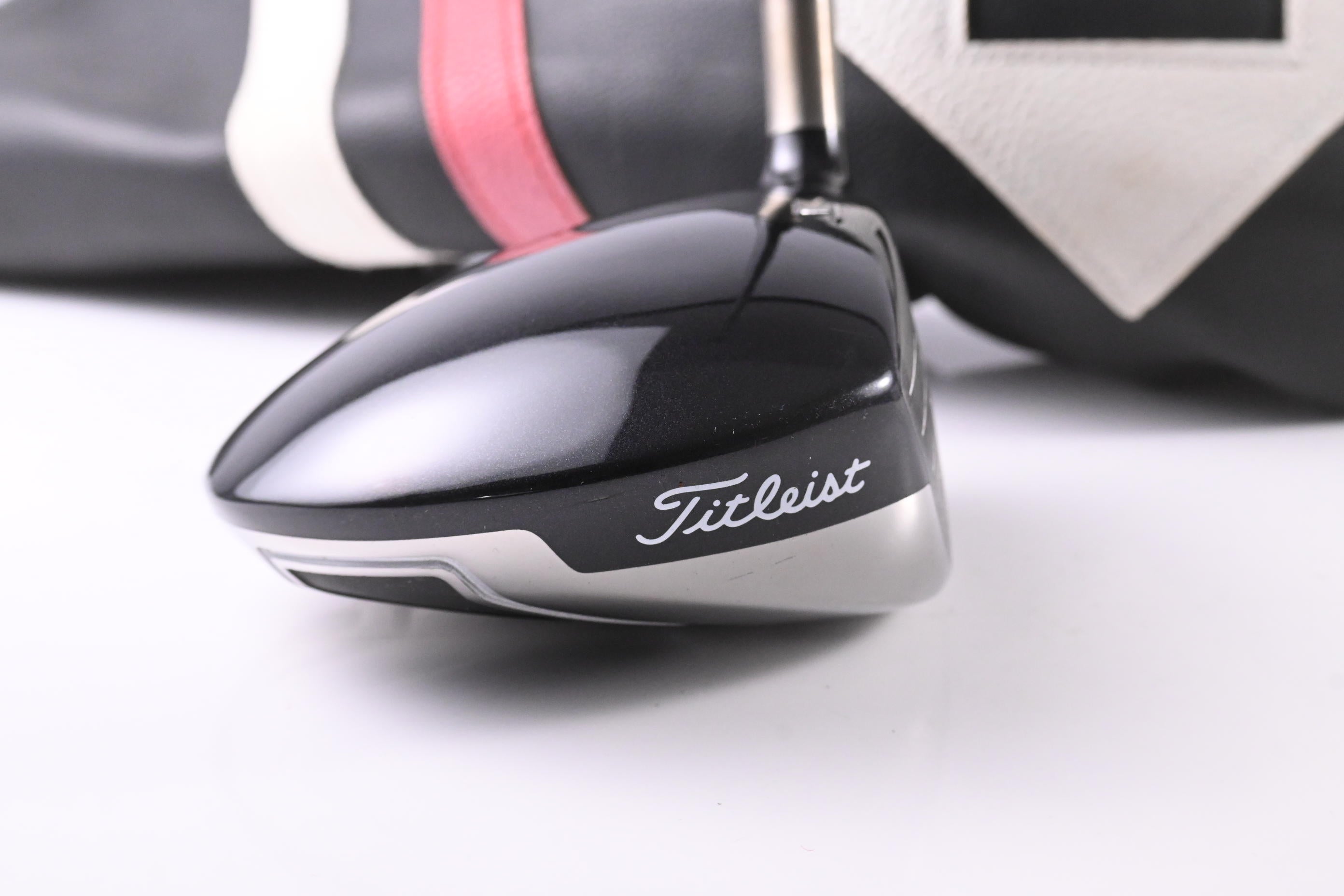 Titleist 909 D2 Driver / 8.5 Degree / Regular Flex Tour AD YSQ ST 65 Shaft
