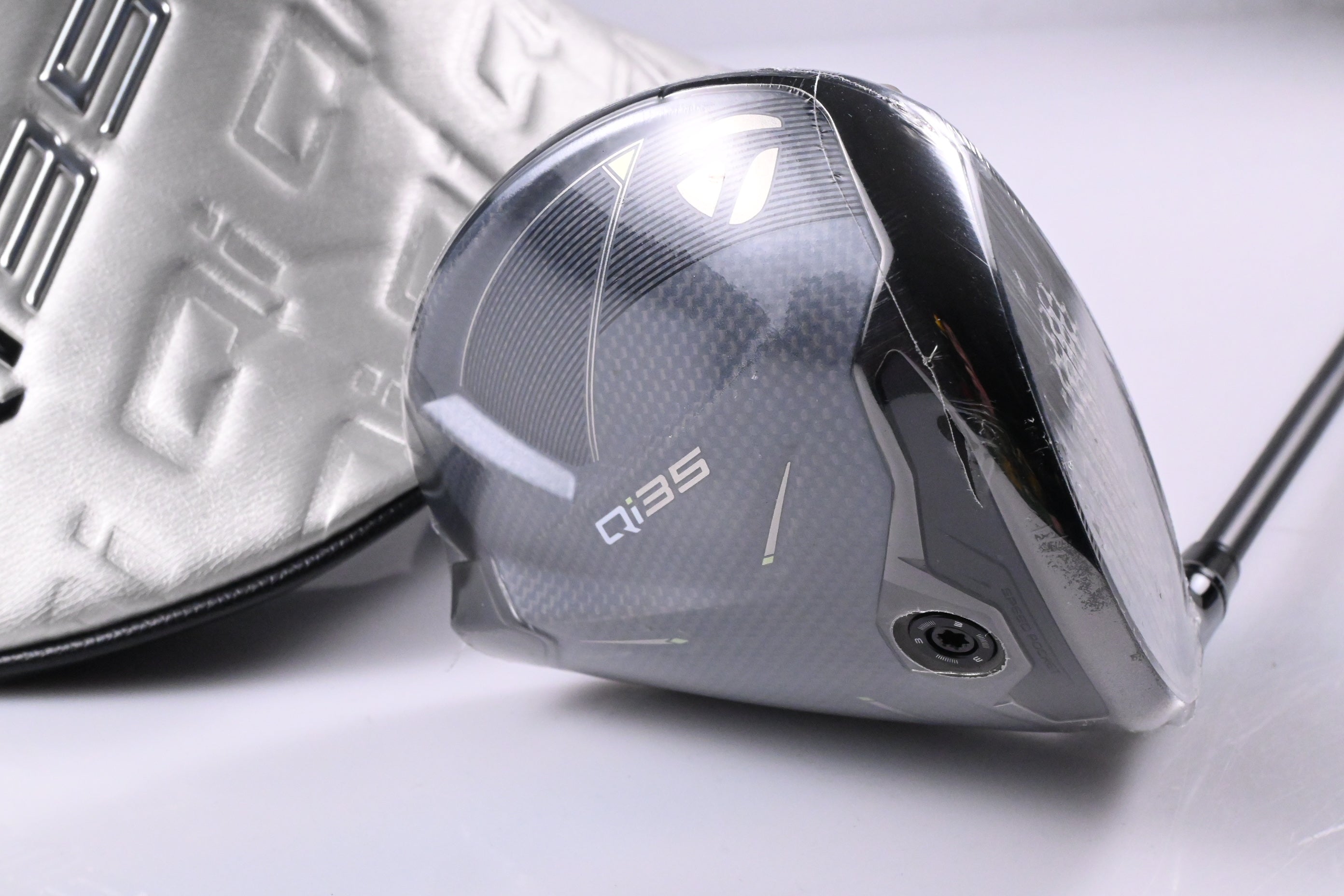 Taylormade Qi35 Driver / 12 Degree / Regular Flex Vanquish 5 Shaft