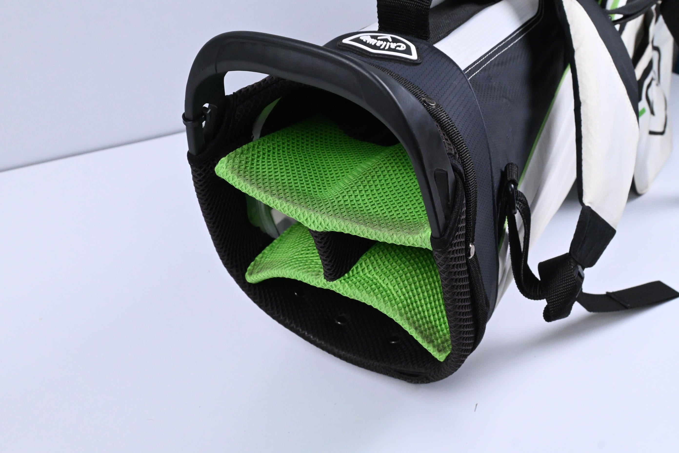 Callaway Chev Stand Bag / 4-Way Divider / White, Black & Green
