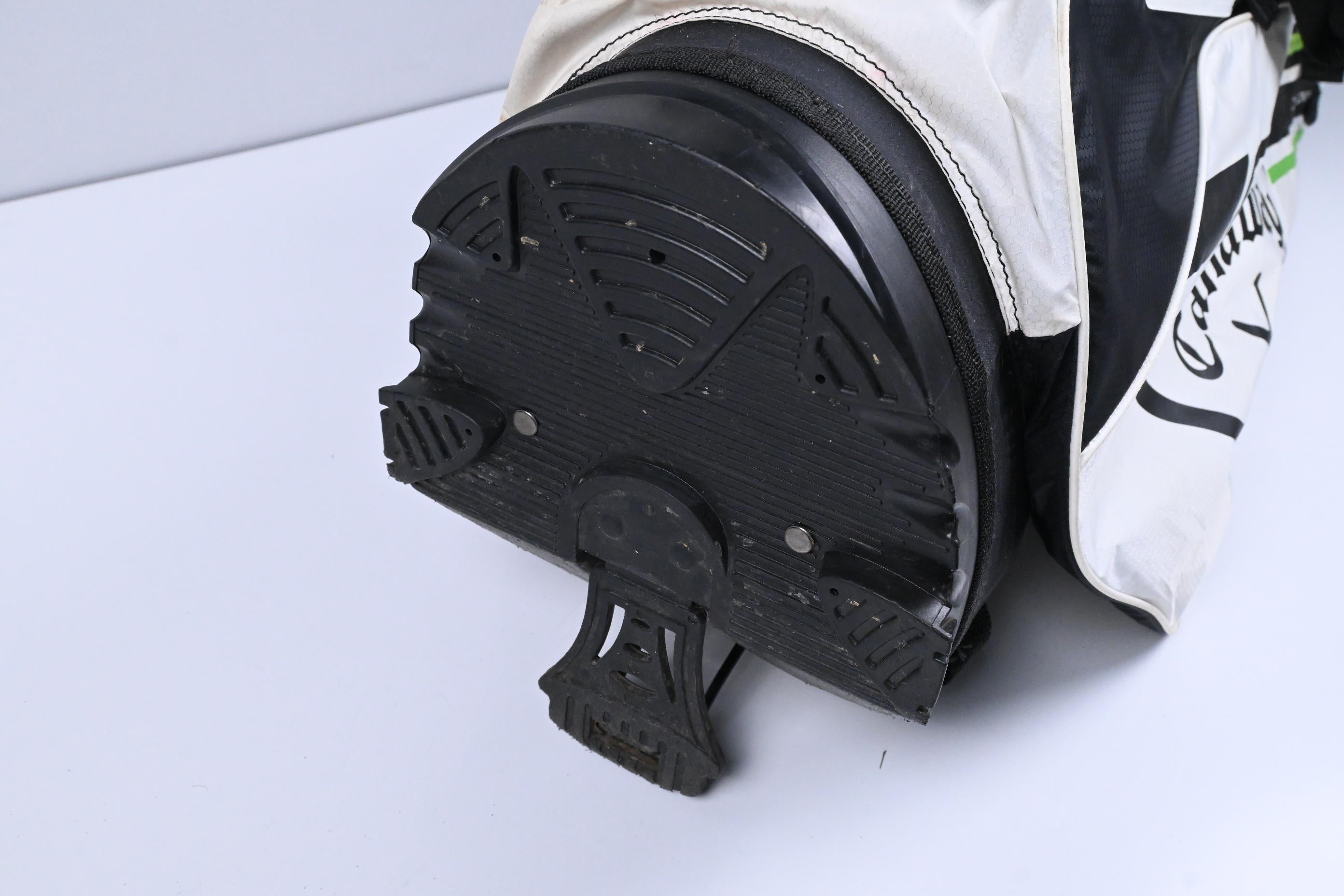 Callaway Chev Stand Bag / 4-Way Divider / White, Black & Green