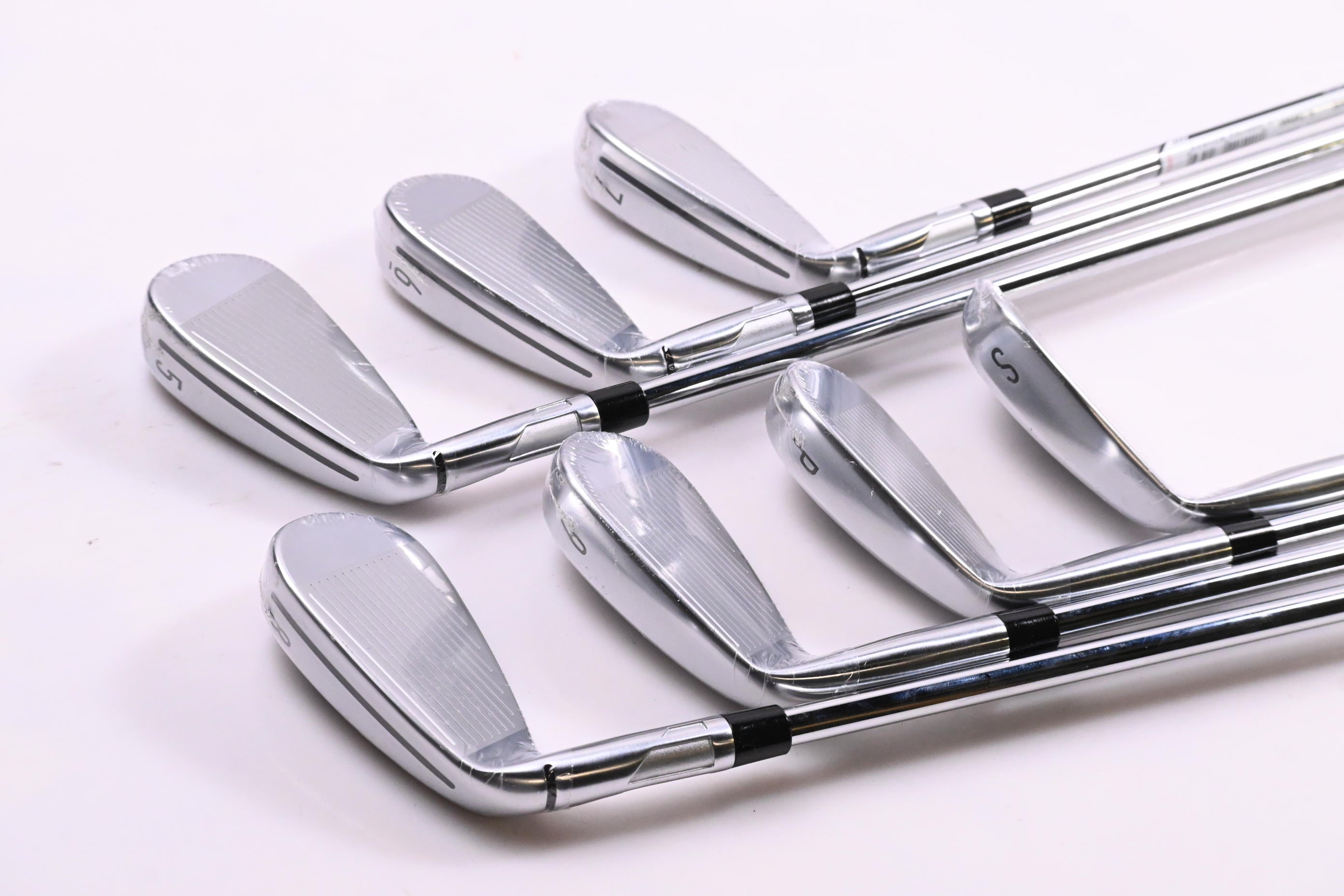 Taylormade Qi Max Irons / 5-PW+SW / Regular Flex KBS MAX MT 85 Shafts