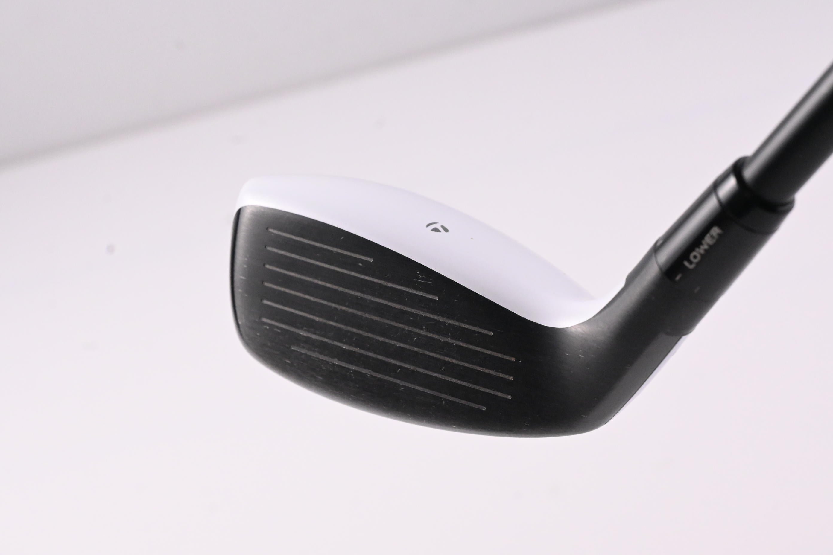 Taylormade R15 #2 Hybrid / 17 Degree / X-Flex Fujikura Fuel 95 Shaft