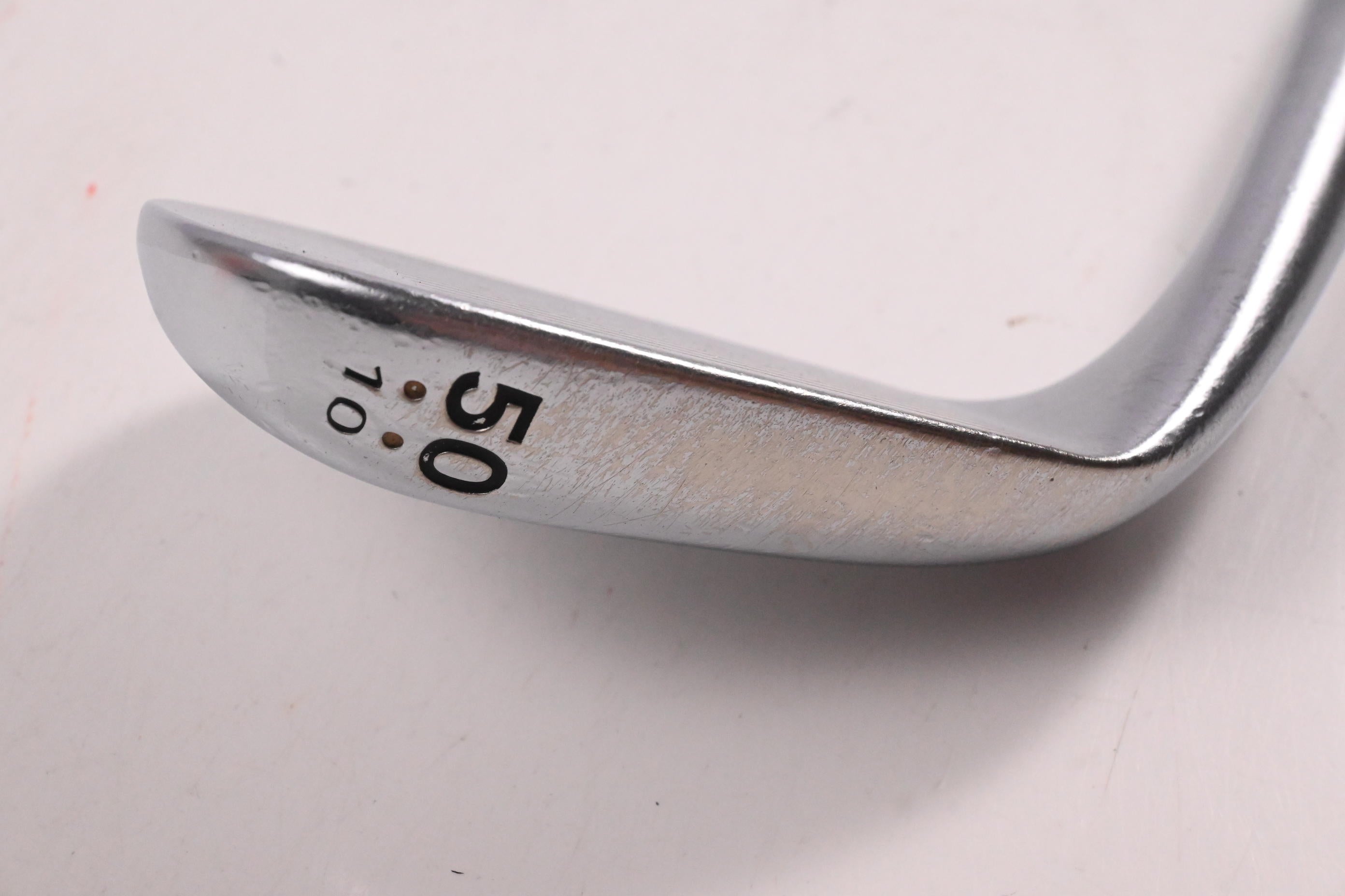 Cleveland 588 RTX Gap Wedge / 50 Degree / Wedge Flex Dynamic Gold Shaft