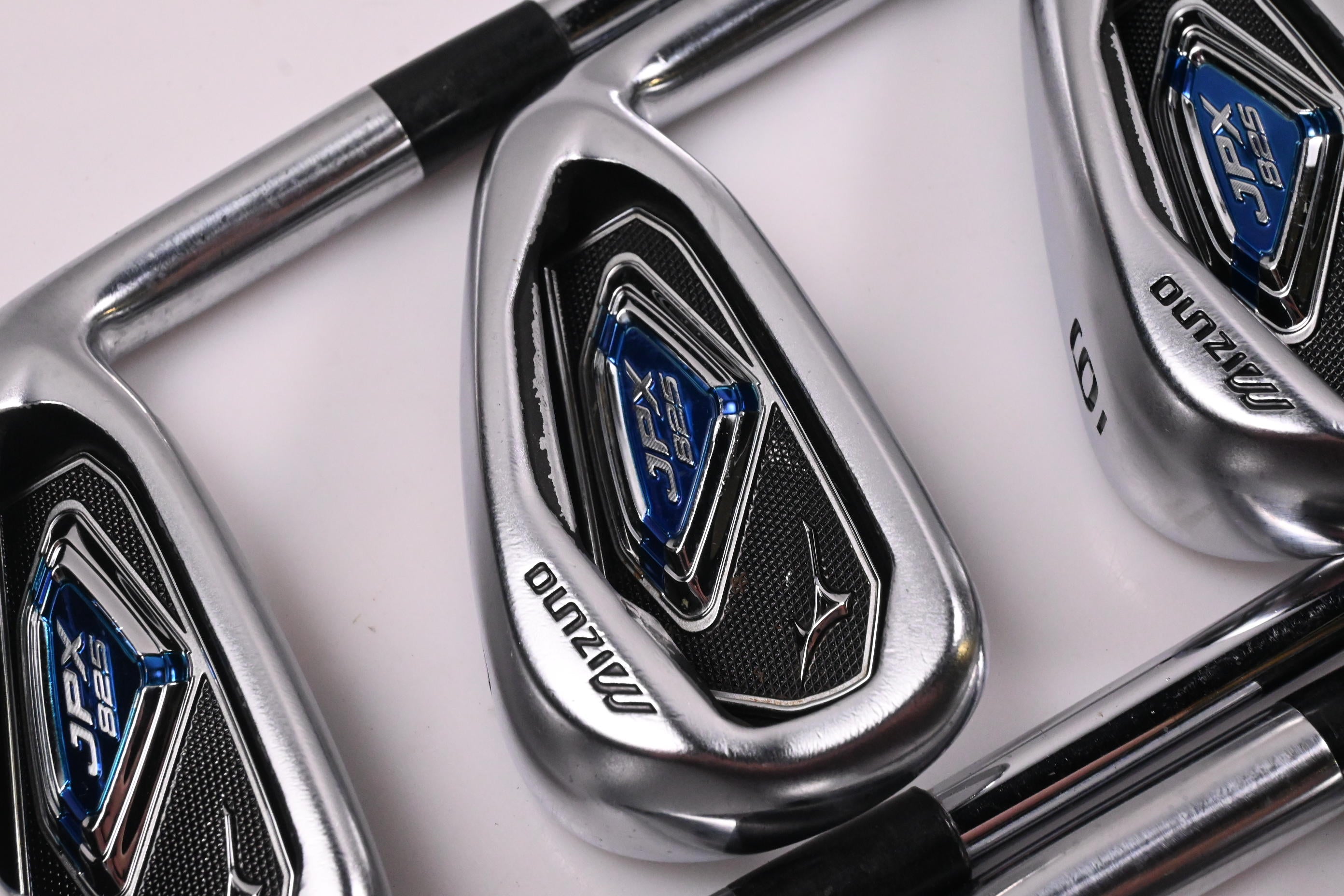 Mizuno JPX 825 Irons / 4-9i / Regular Flex Dynalite Gold XP R300 Shafts