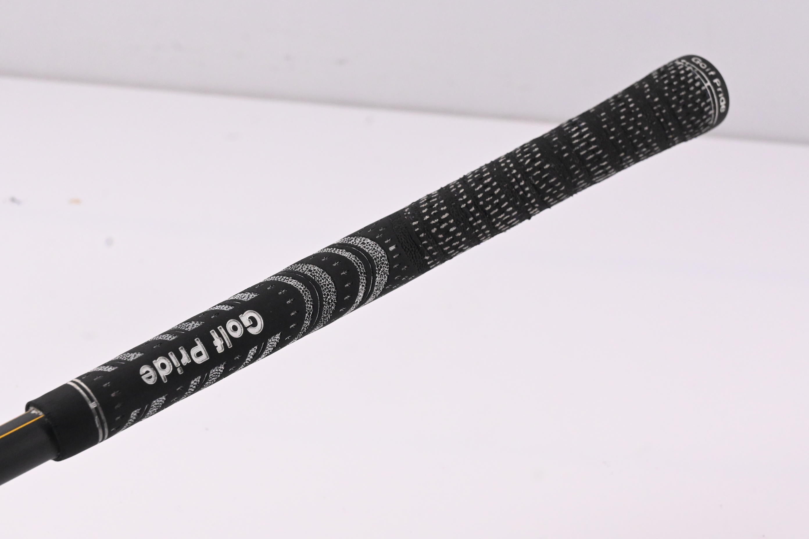 Taylormade R15 #2 Hybrid / 17 Degree / X-Flex Fujikura Fuel 95 Shaft