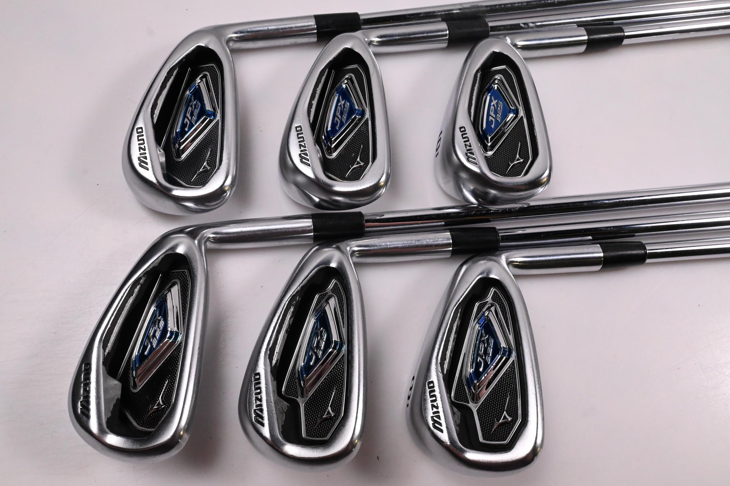 Mizuno JPX 825 Irons / 4-9i / Regular Flex Dynalite Gold XP R300 Shafts