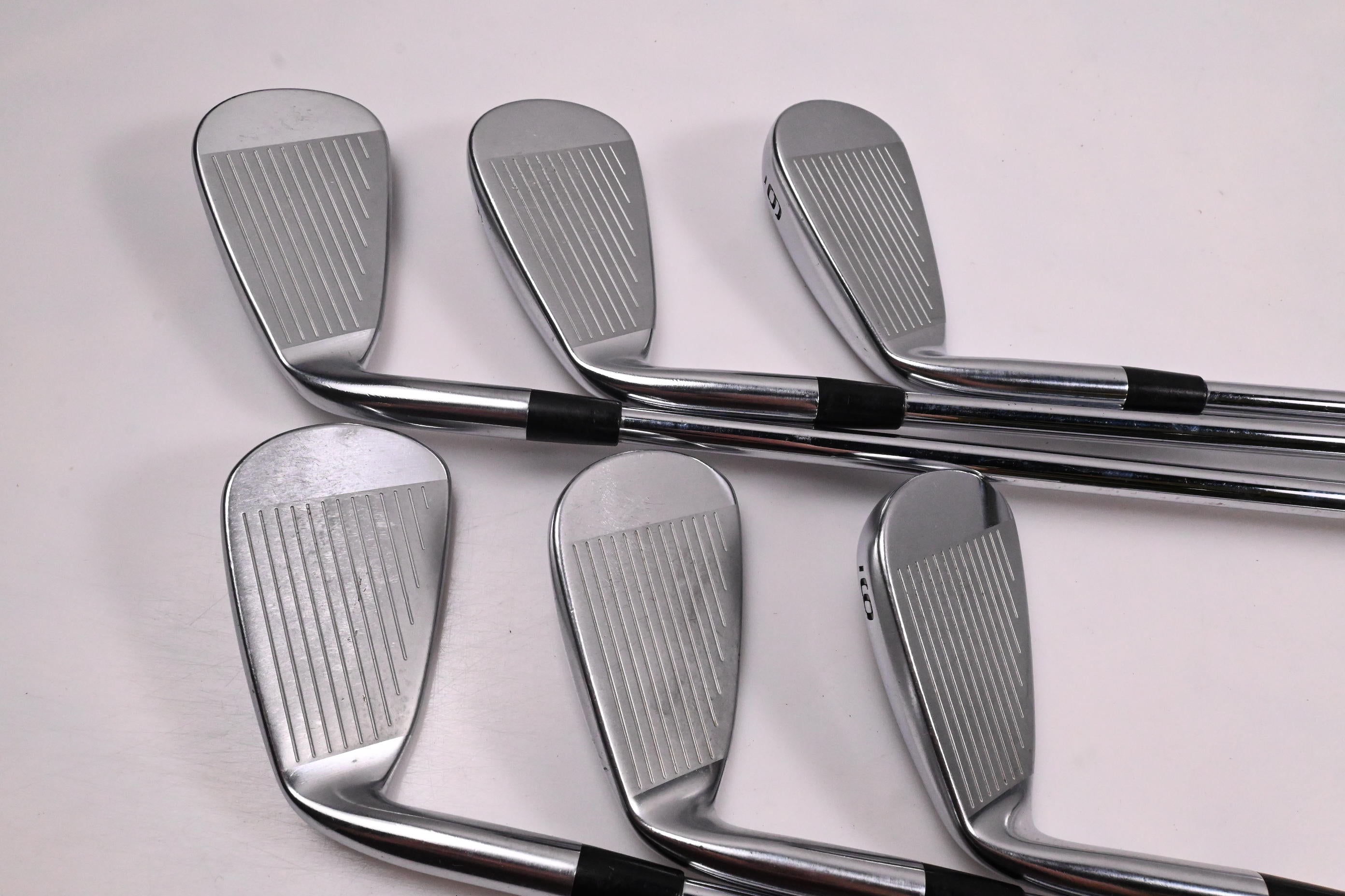 Mizuno JPX 825 Irons / 4-9i / Regular Flex Dynalite Gold XP R300 Shafts