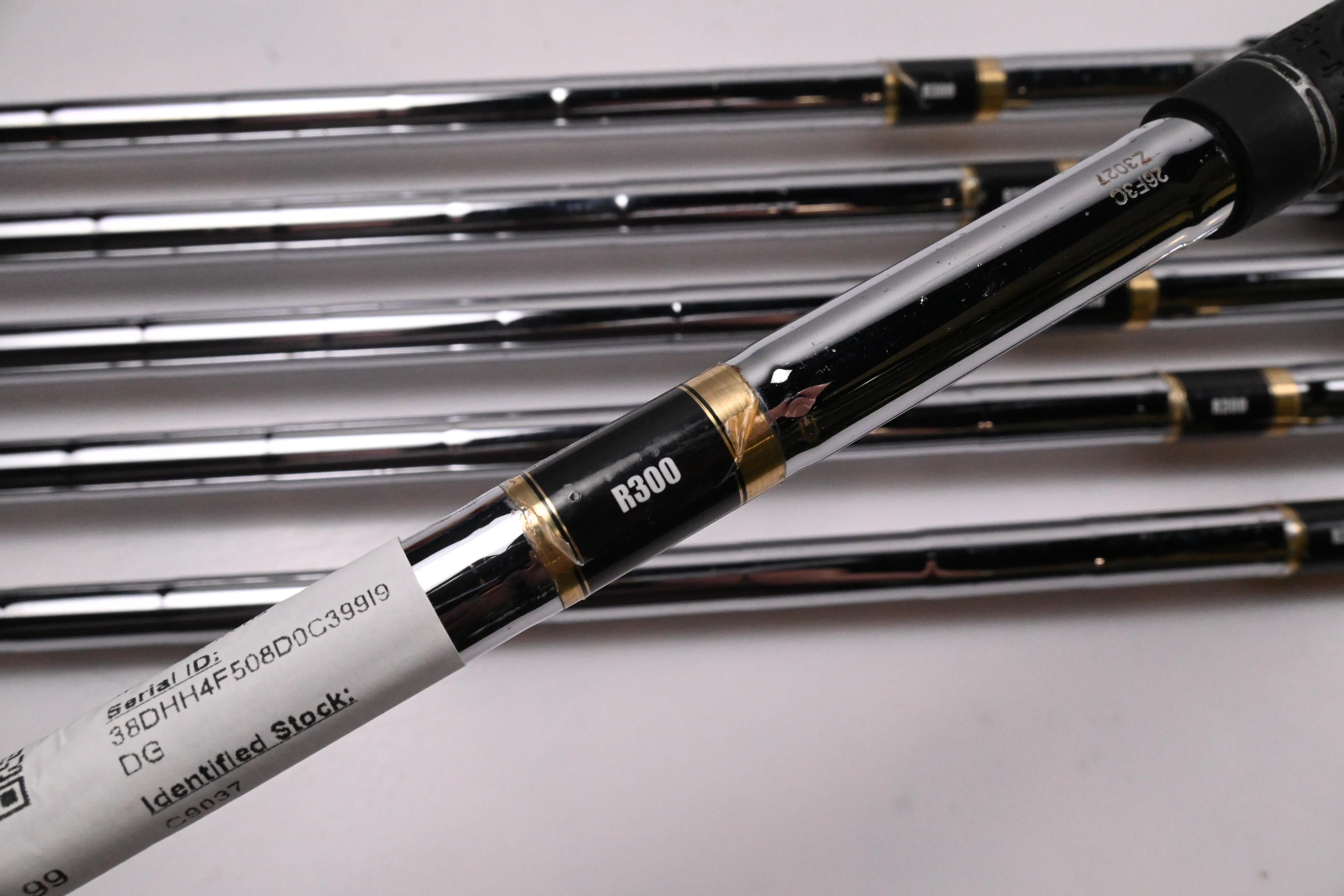 Mizuno JPX 825 Irons / 4-9i / Regular Flex Dynalite Gold XP R300 Shafts