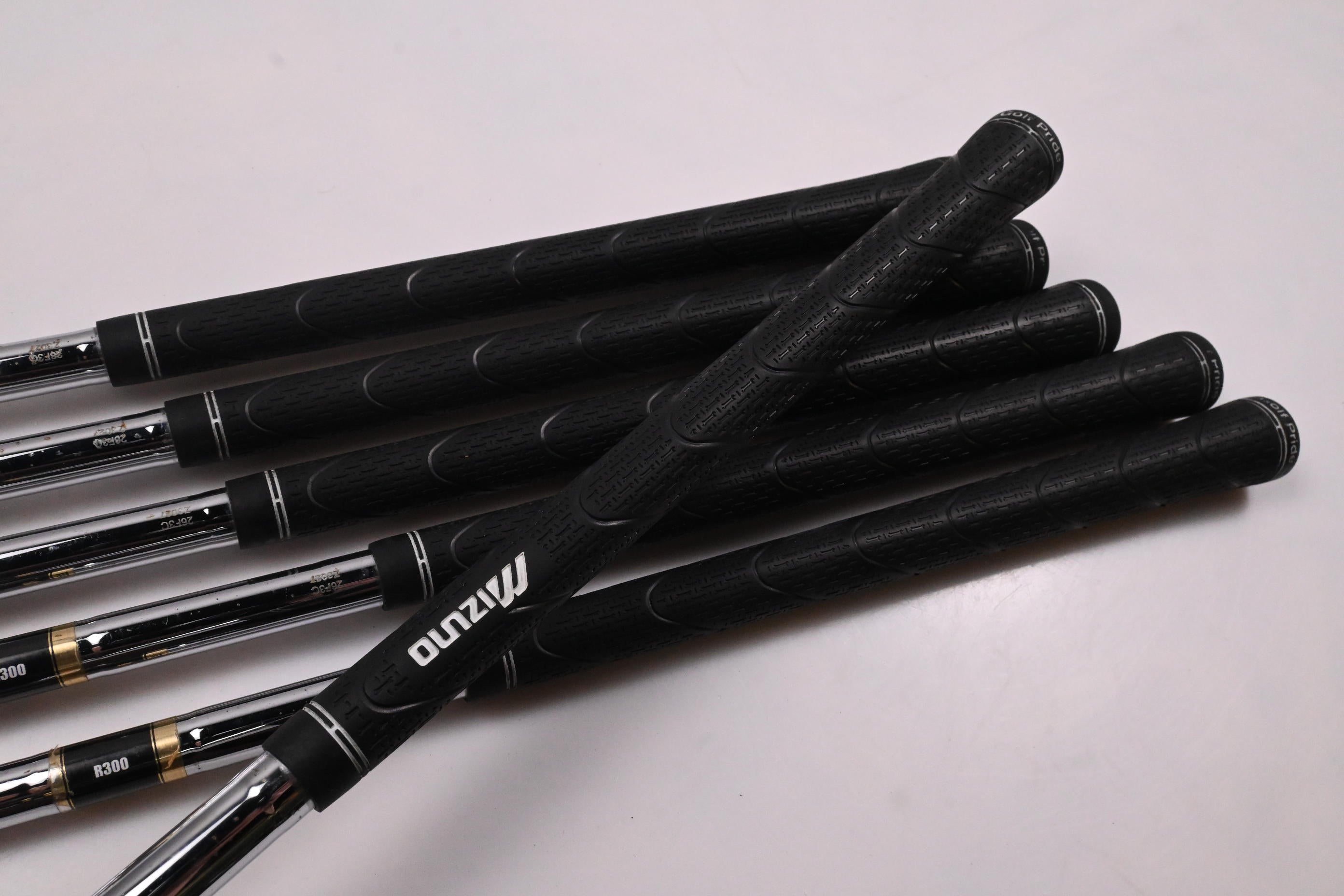 Mizuno JPX 825 Irons / 4-9i / Regular Flex Dynalite Gold XP R300 Shafts