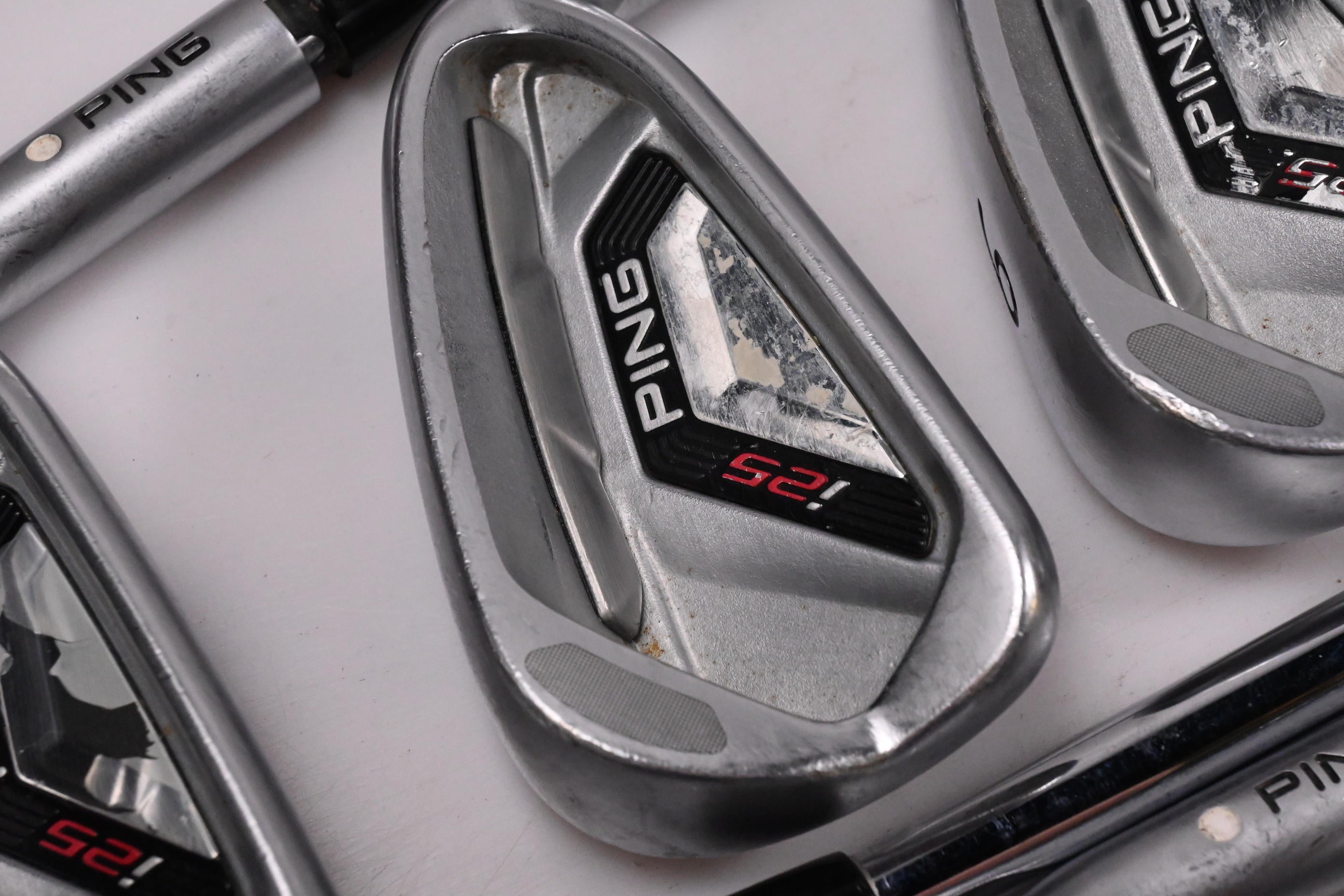 Ping i25 Irons / 4-PW / White Dot / Regular Flex Dynamic Gold R300 Shafts