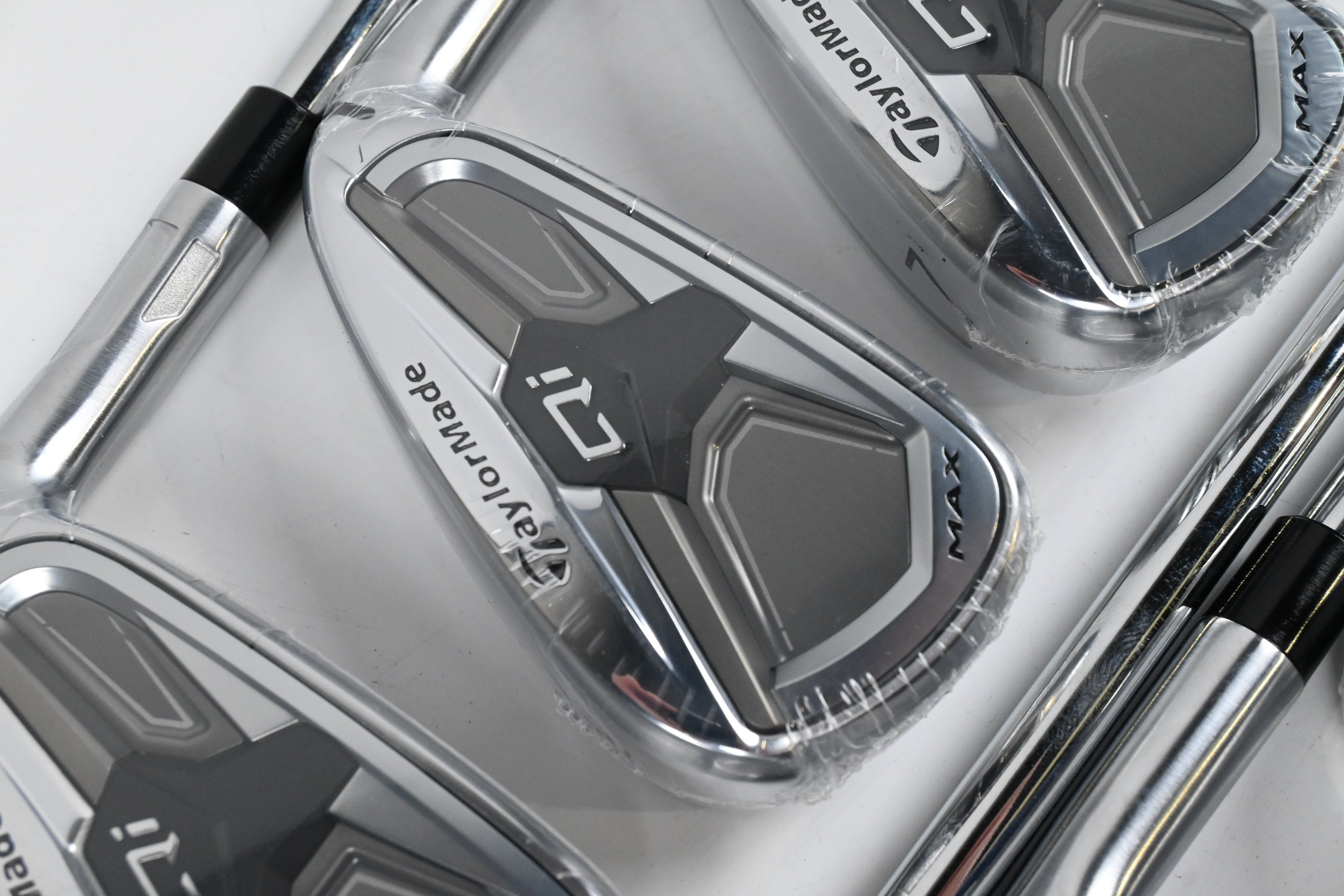 Taylormade Qi Max Irons / 5-PW+SW / Regular Flex KBS MAX MT 85 Shafts