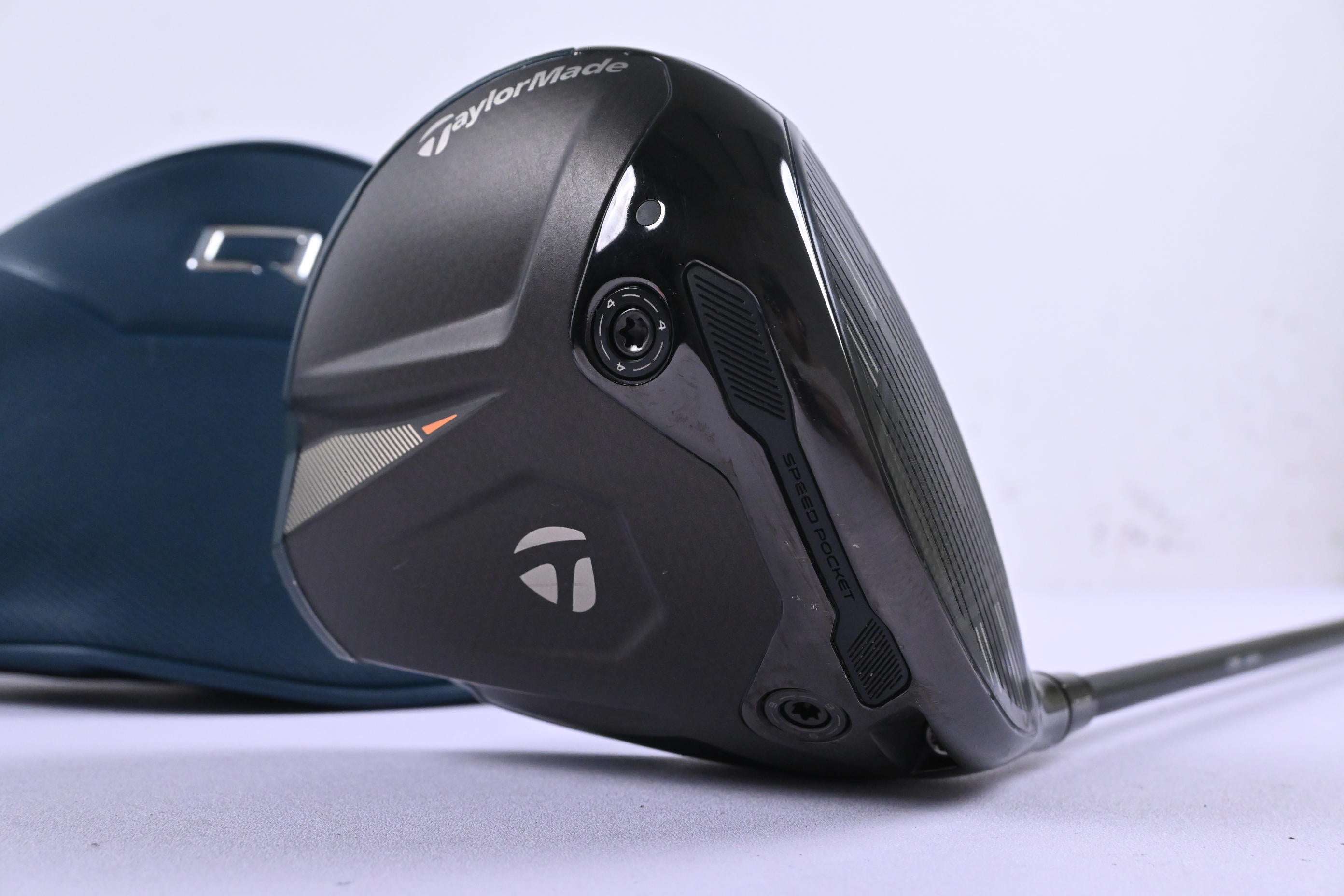Taylormade Qi4D Driver / 10.5 Degree / Regular Flex REAX 50 Shaft