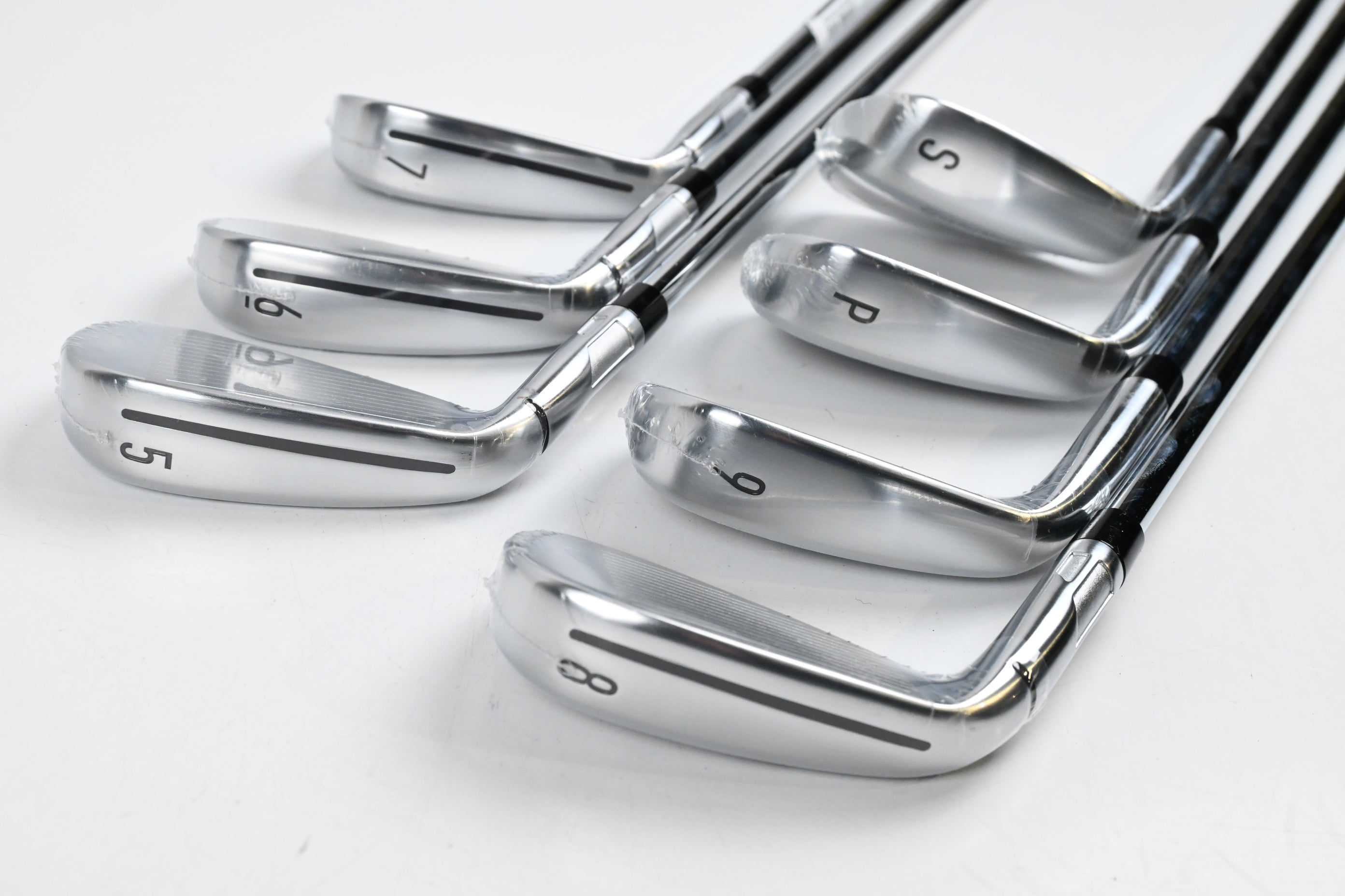 Taylormade Qi Max Irons / 5-PW+SW / Regular Flex KBS MAX MT 85 Shafts
