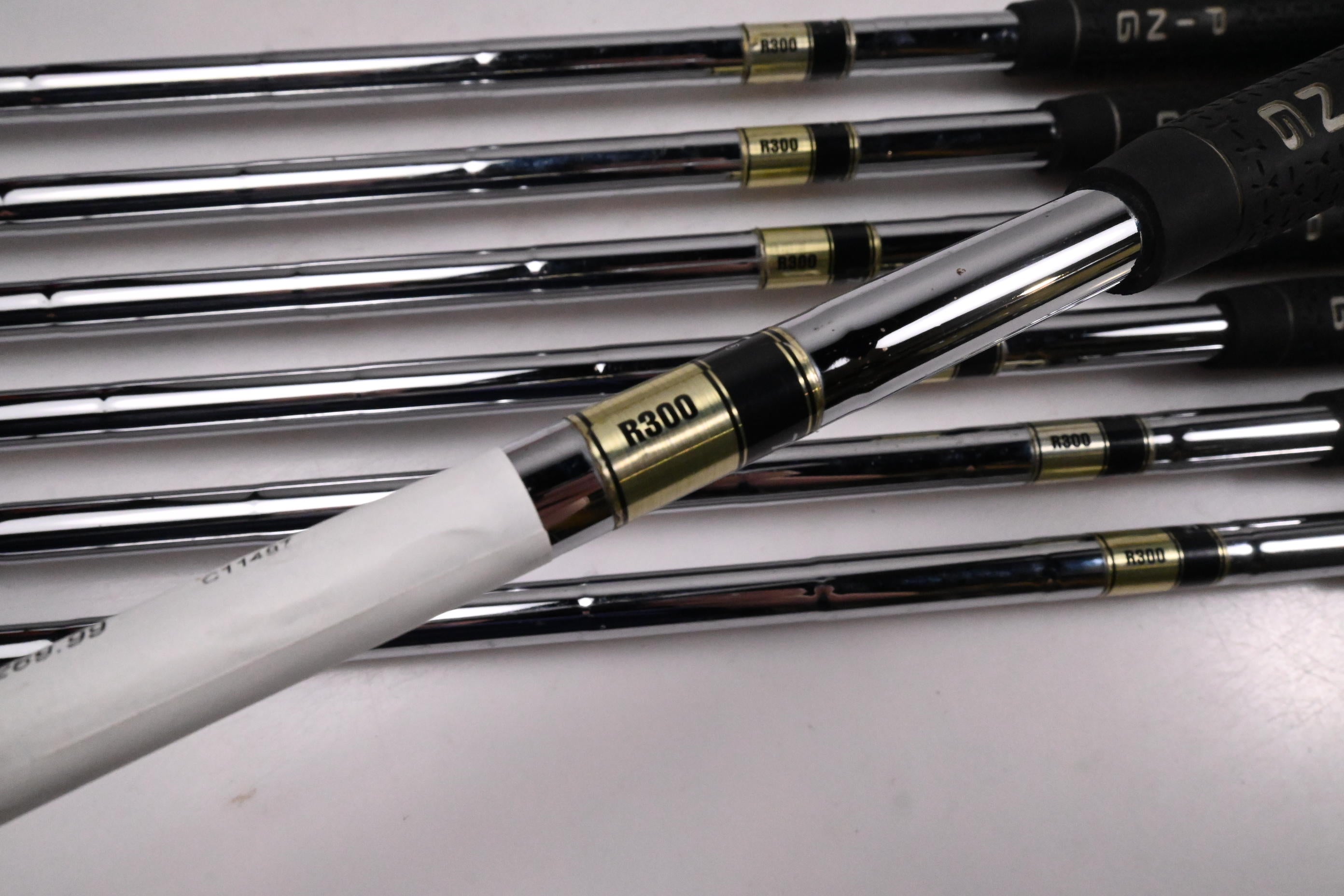 Ping i25 Irons / 4-PW / White Dot / Regular Flex Dynamic Gold R300 Shafts