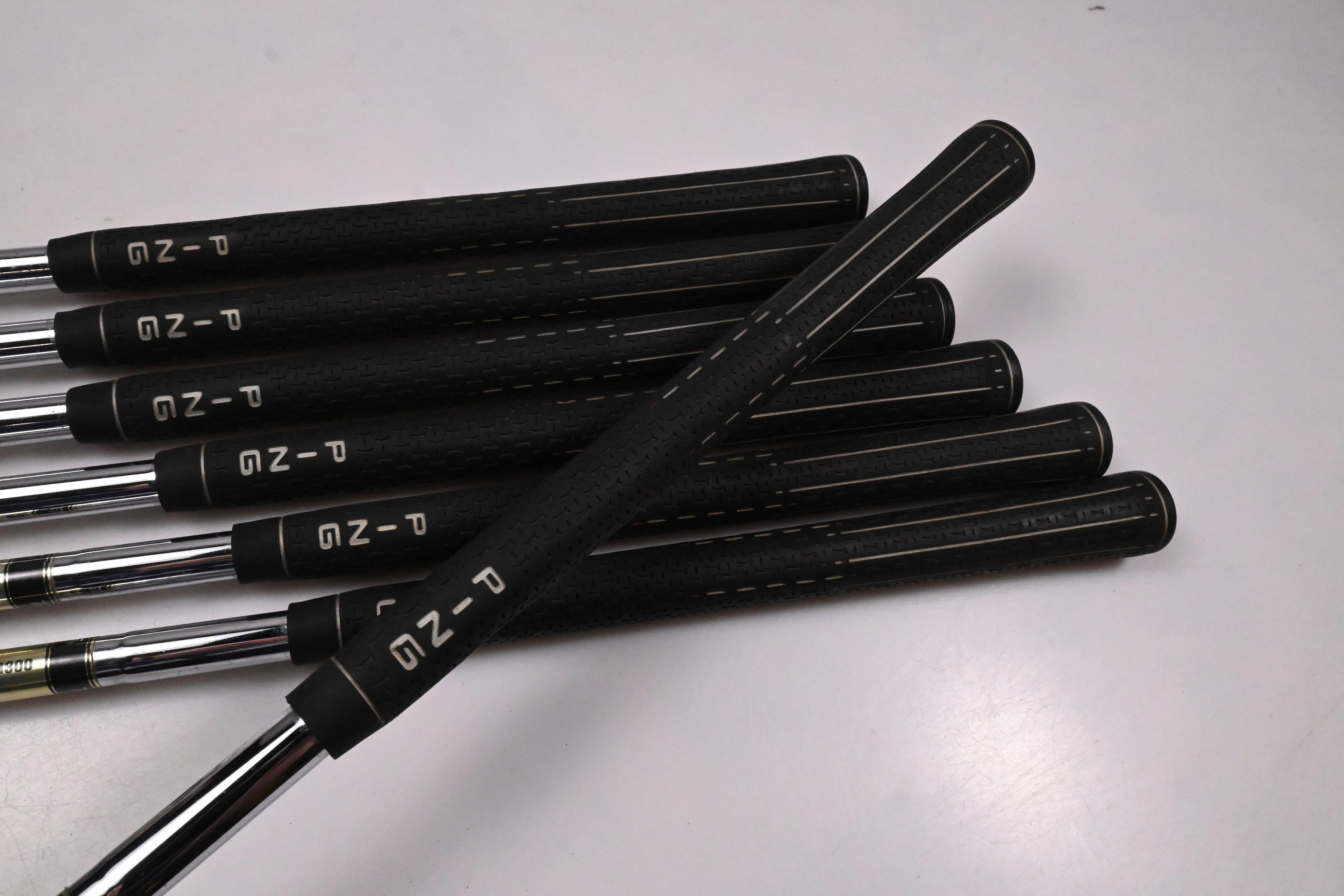 Ping i25 Irons / 4-PW / White Dot / Regular Flex Dynamic Gold R300 Shafts