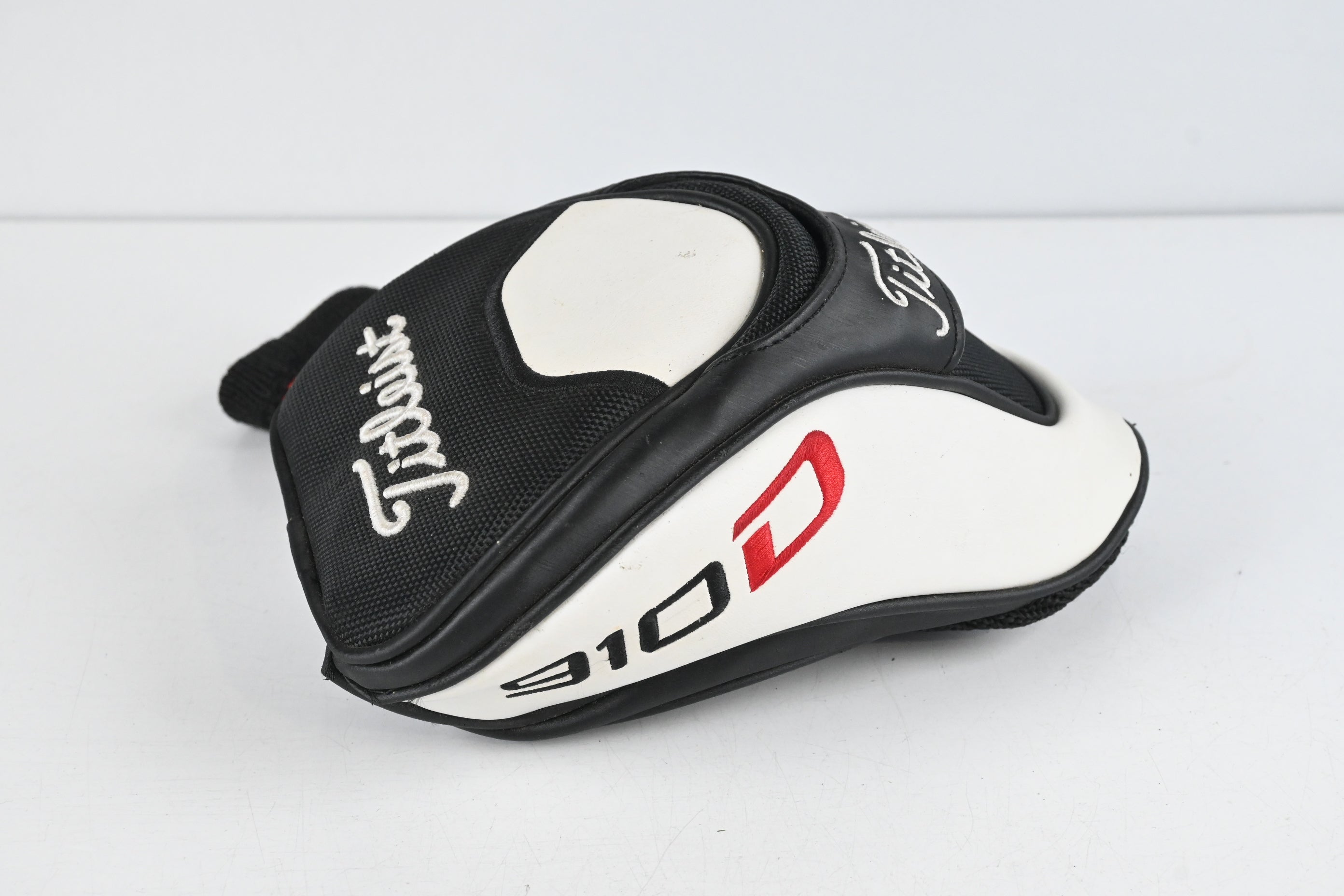 Titleist 910 D2 Driver / 10.5 Degree / Stiff Flex Diamana Kai'li Blue 65 Shaft