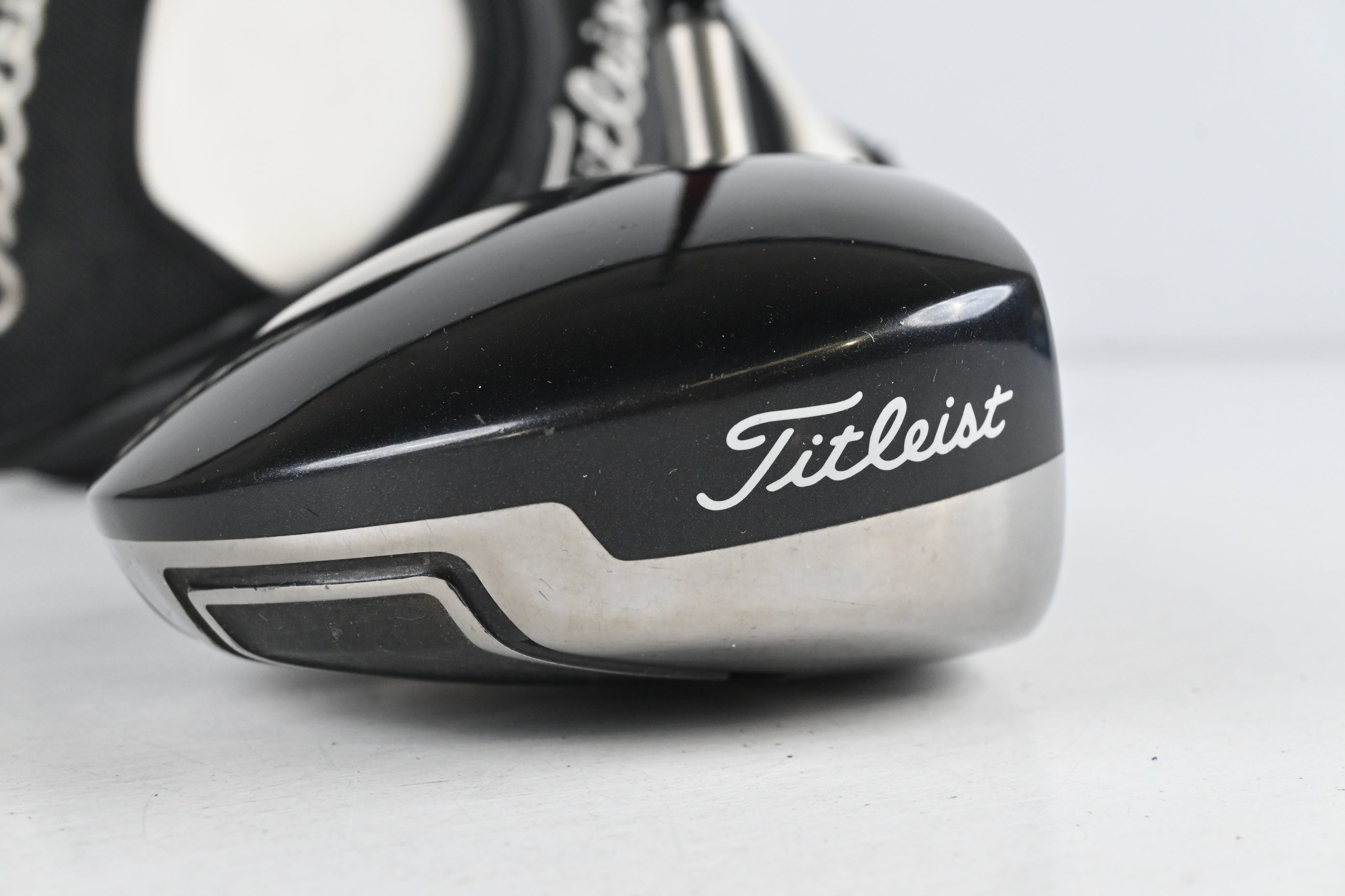 Titleist 909 D3 Driver / 9.5 Degree / Stiff Flex Aldila DVS 60 Shaft