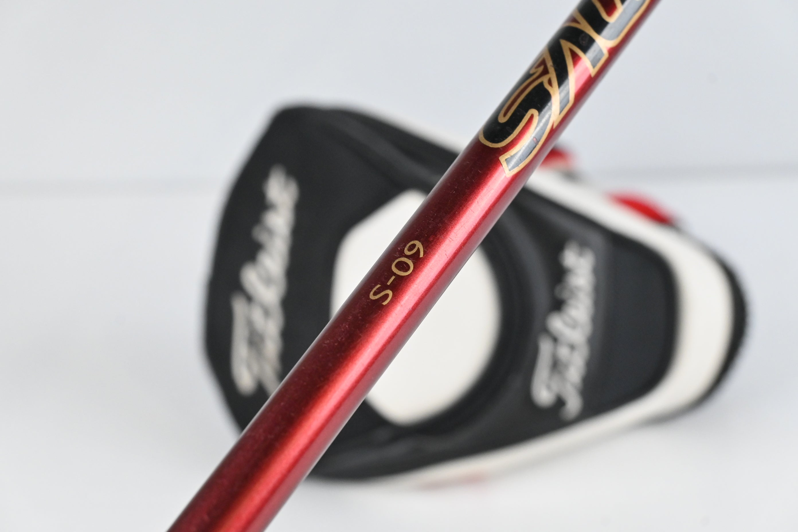 Titleist 909 D3 Driver / 9.5 Degree / Stiff Flex Aldila DVS 60 Shaft